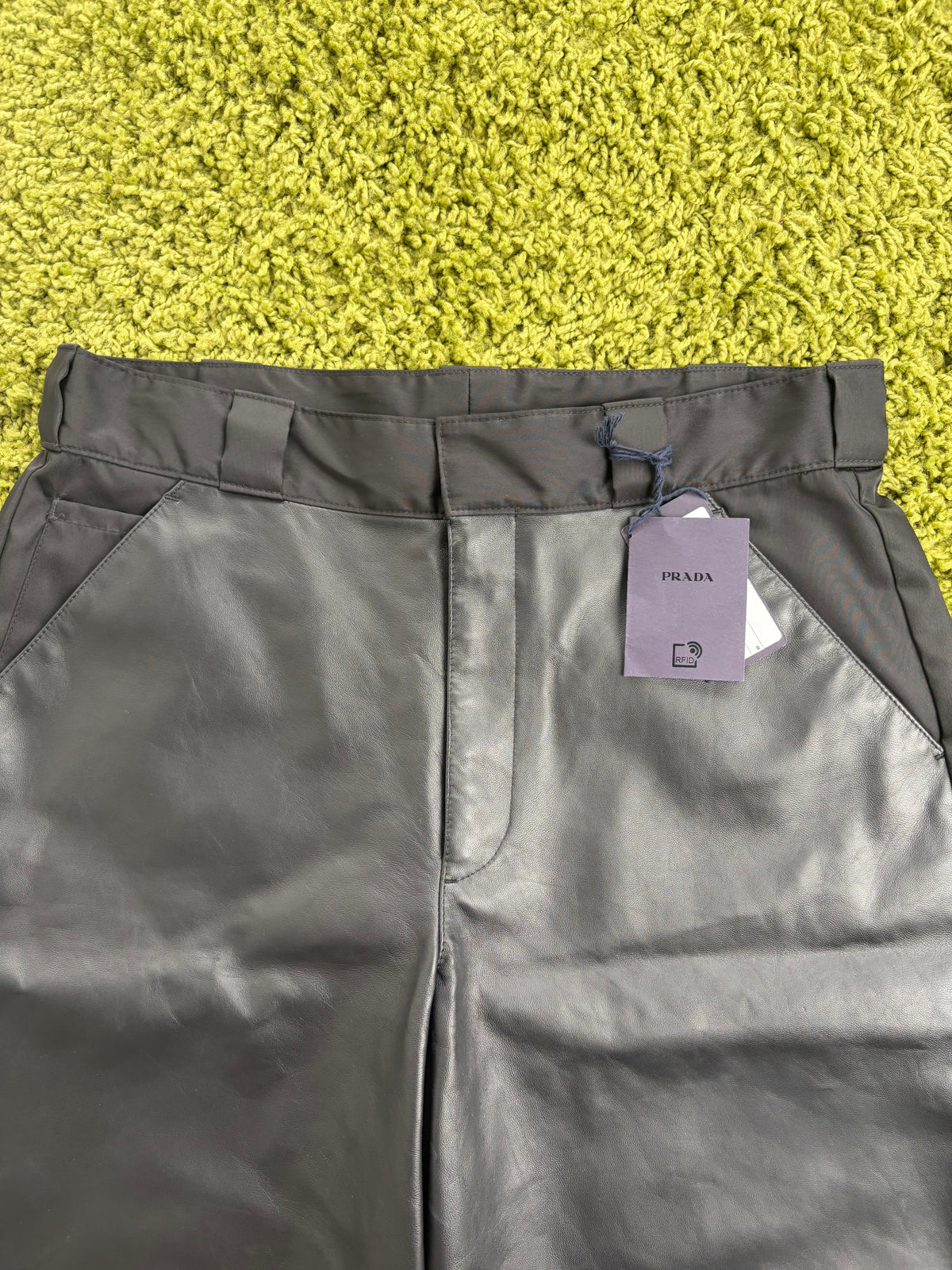 Pantaloncino Prada con pannello frontale in pelle Nero 48