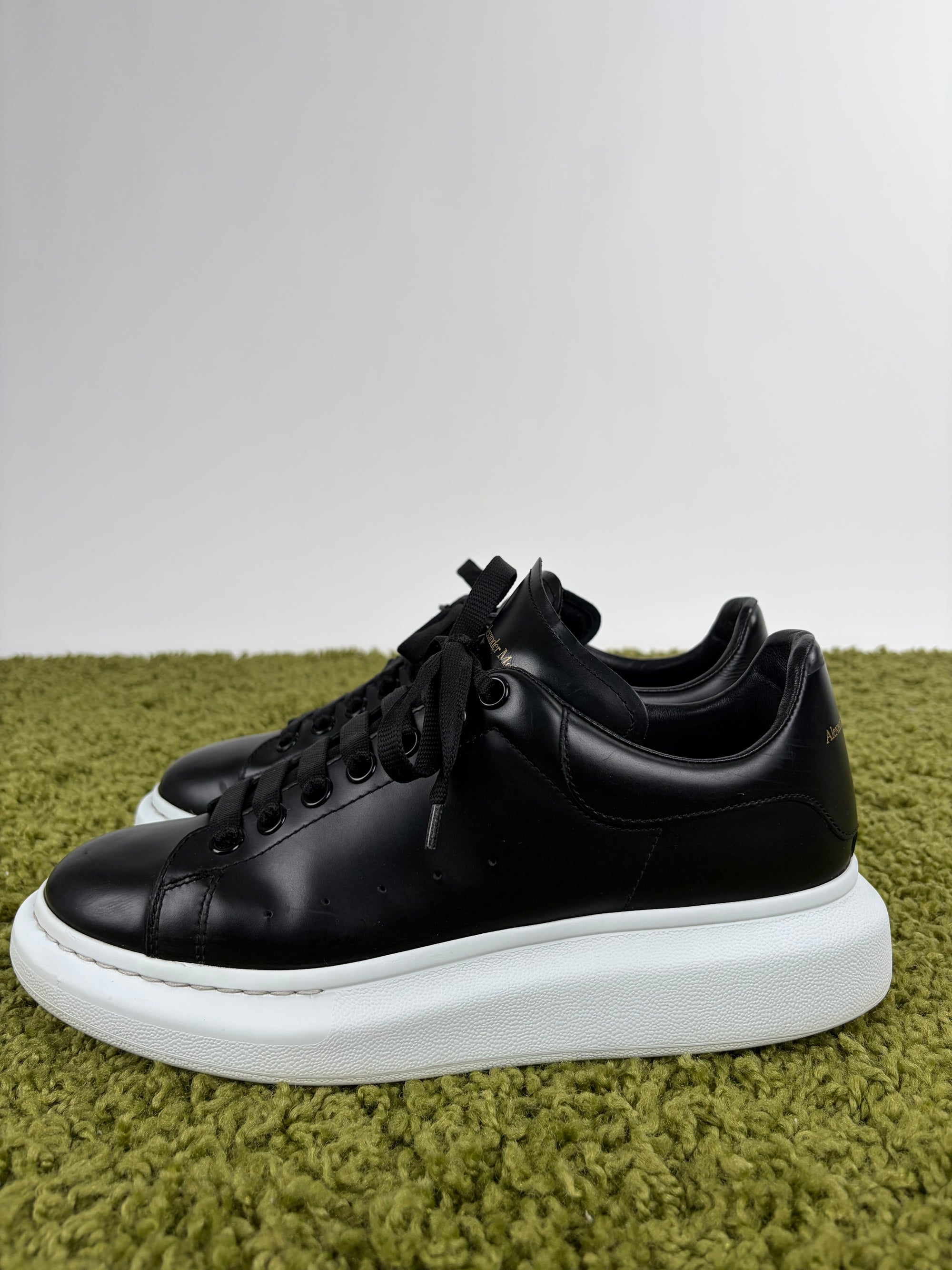 Mcqueen Size 42 nere e bianche