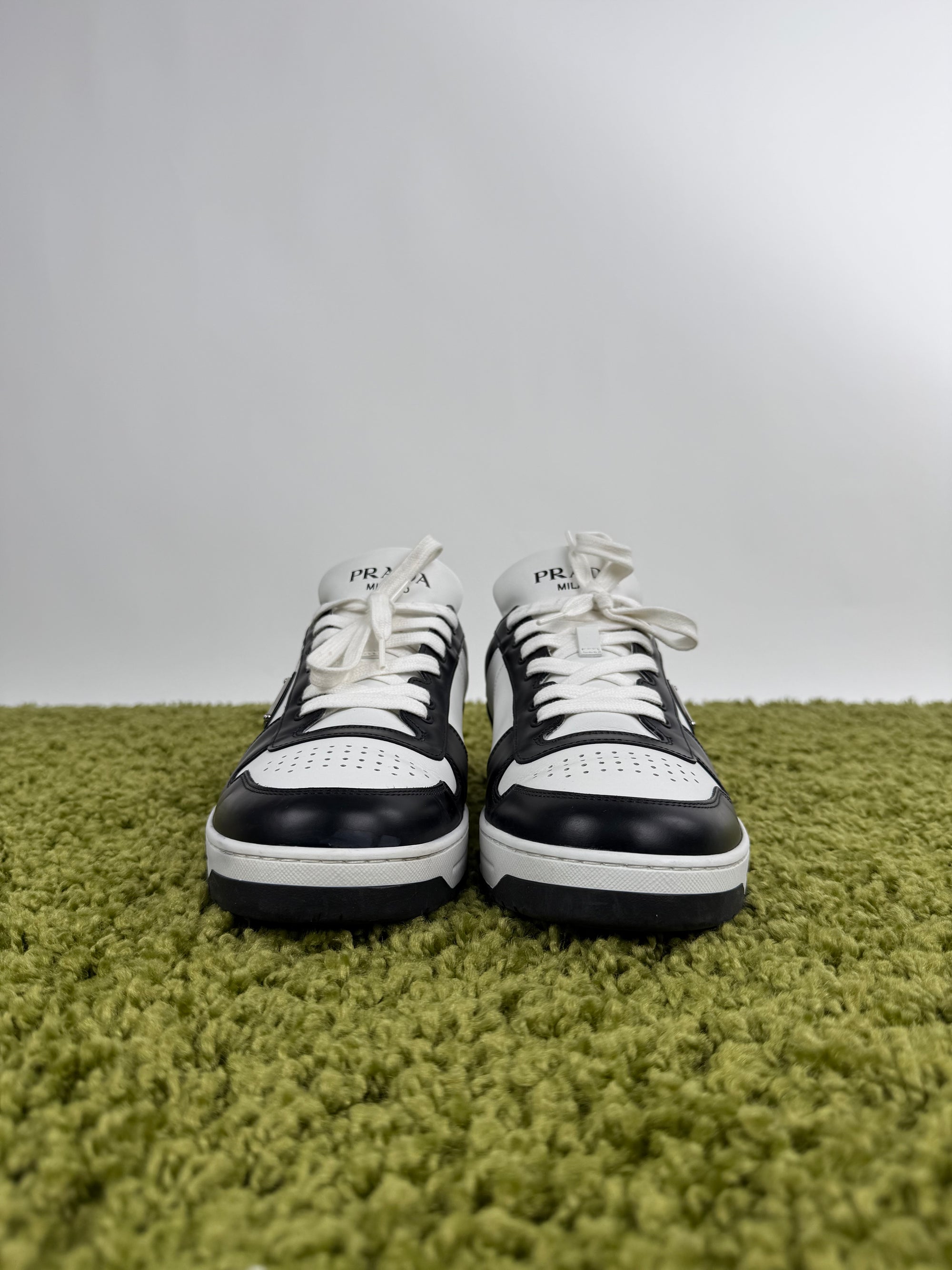 Prada Low sneaker in pelle 43