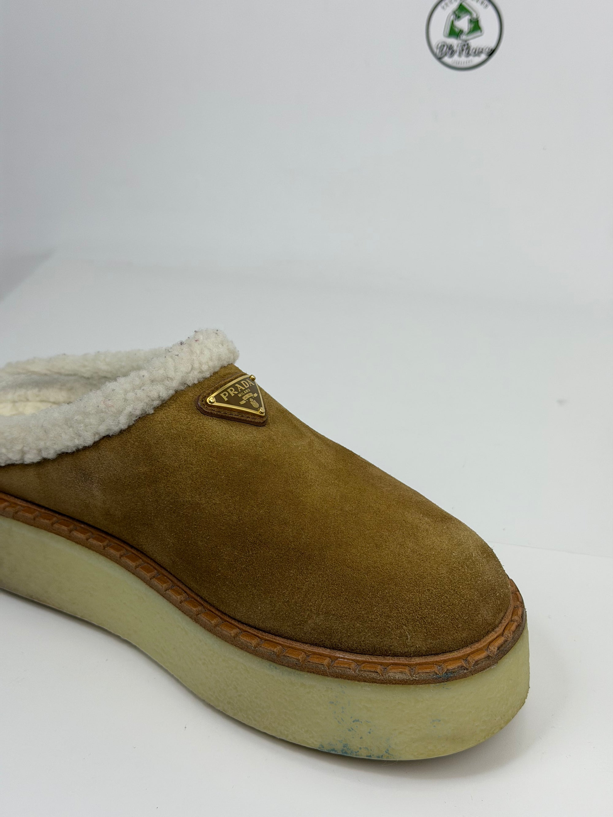 Prada Size 37.5 marrone