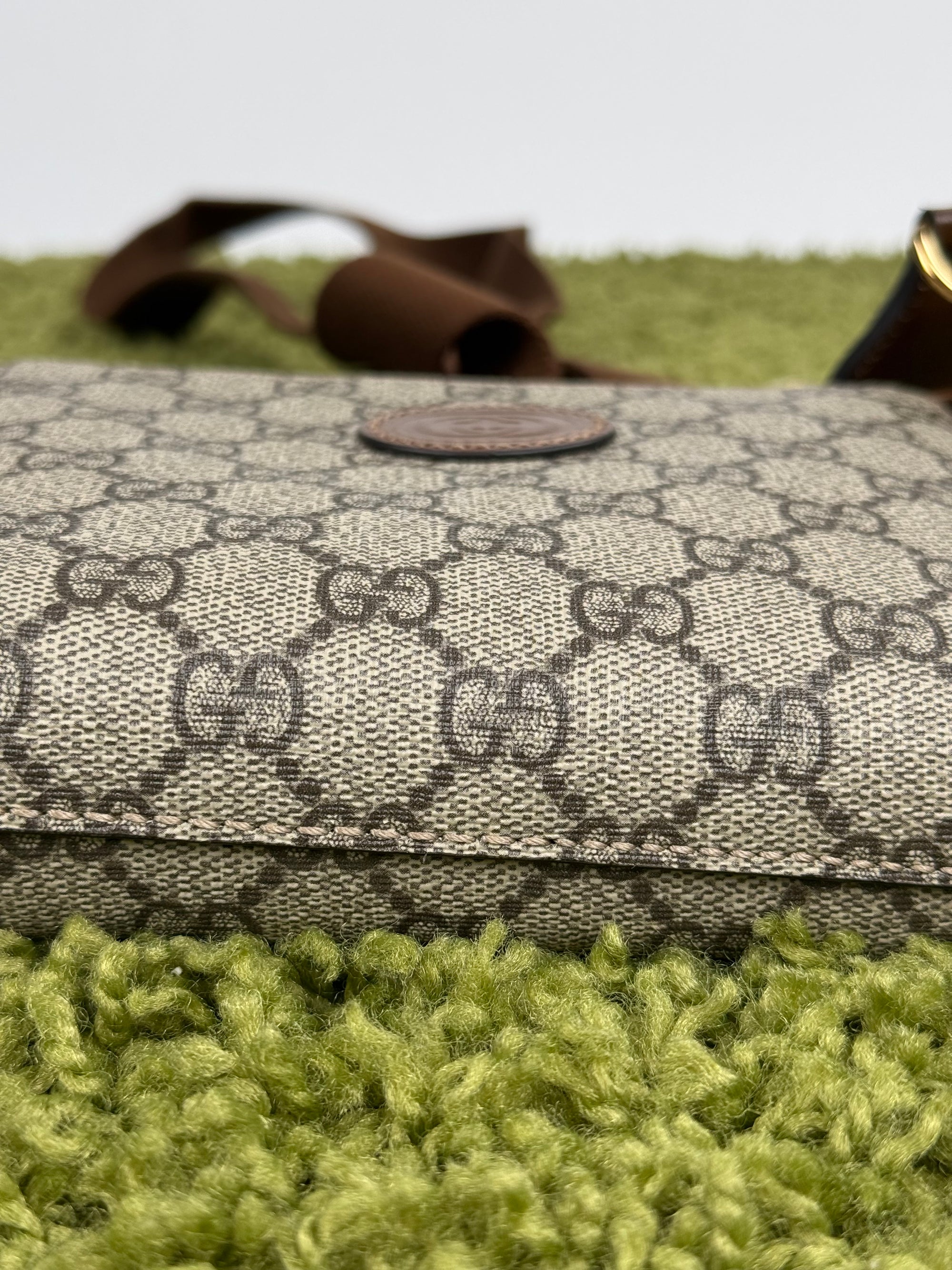 Borsa Gucci a tracolla con finitura in pelle Beige