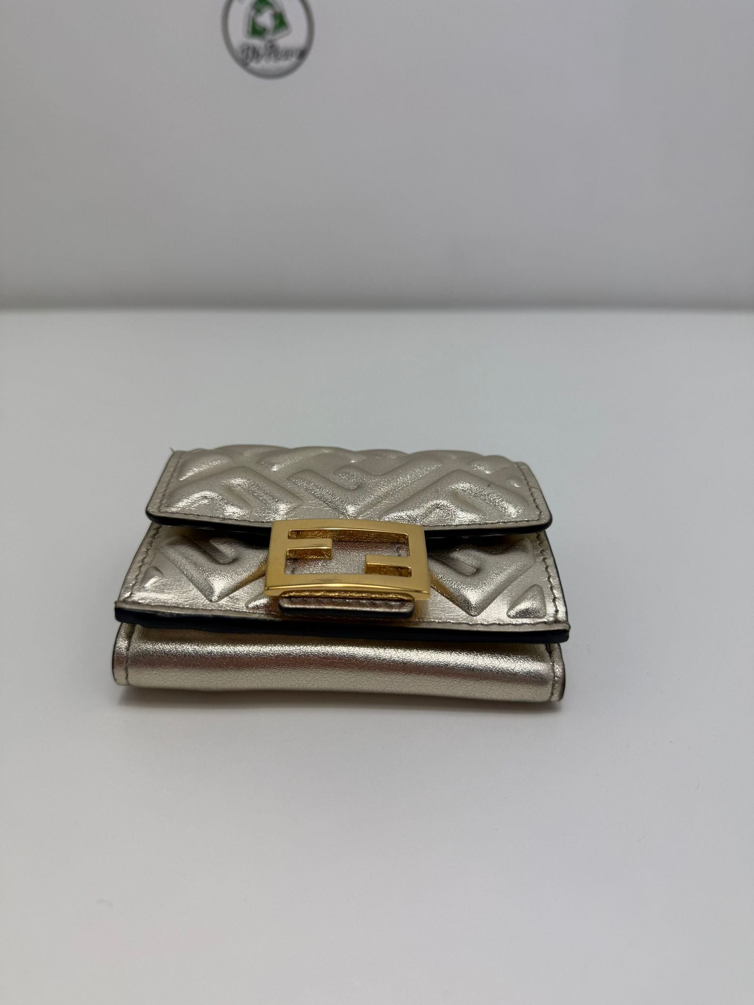 Micro Trifold baguette Fendi oro