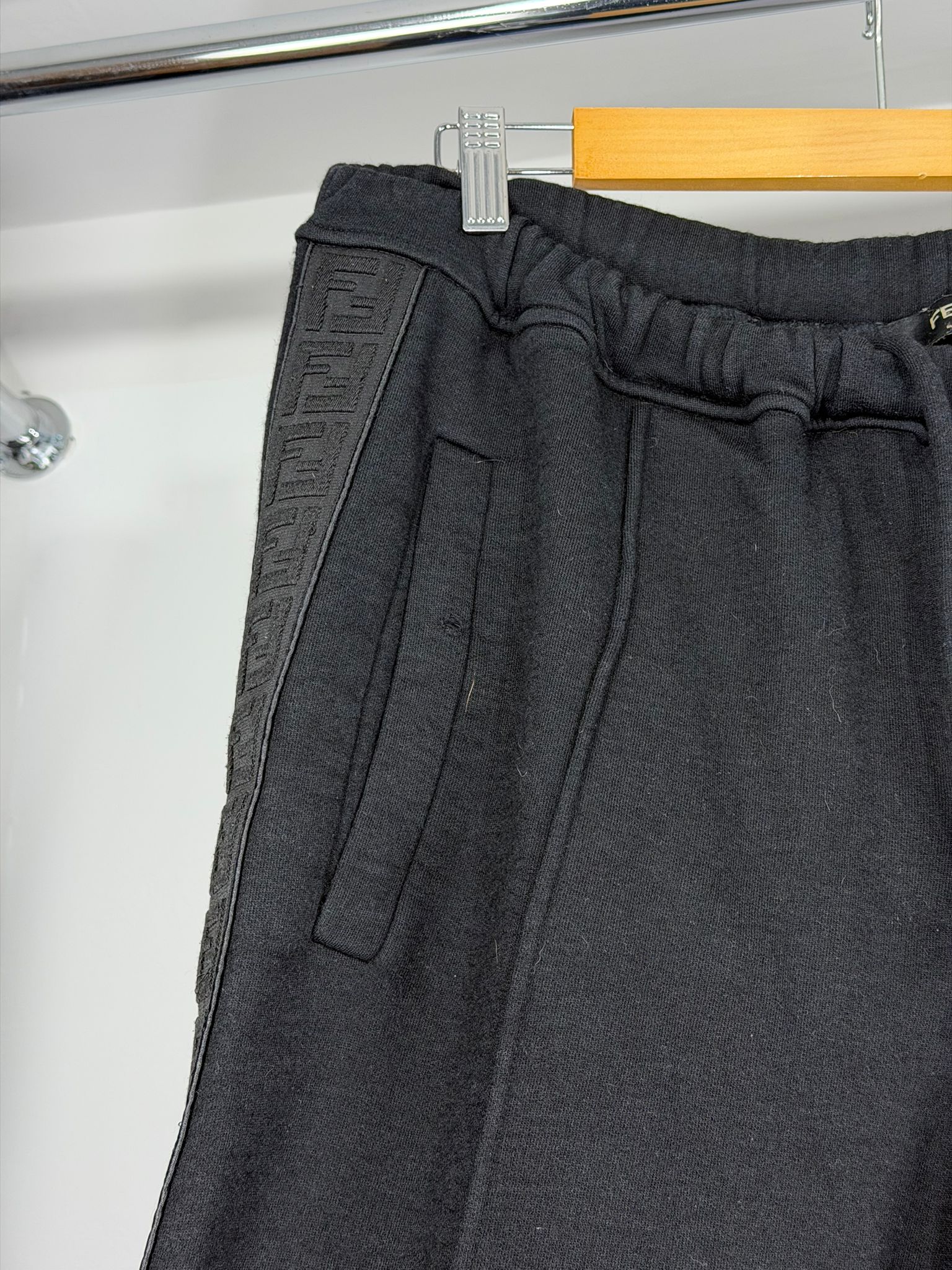 Felpa e Pantalone Fendi Size M e L nera