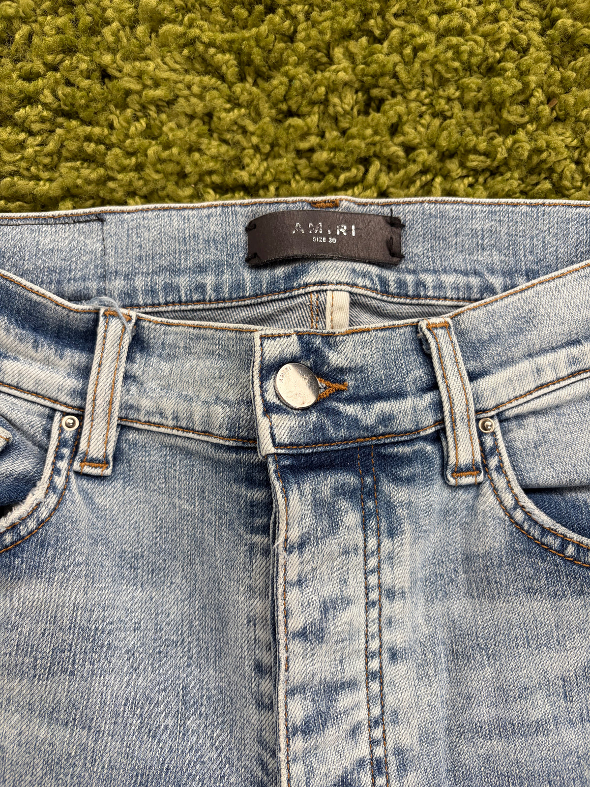 Jeans Amiri Distressed in Denim 30
