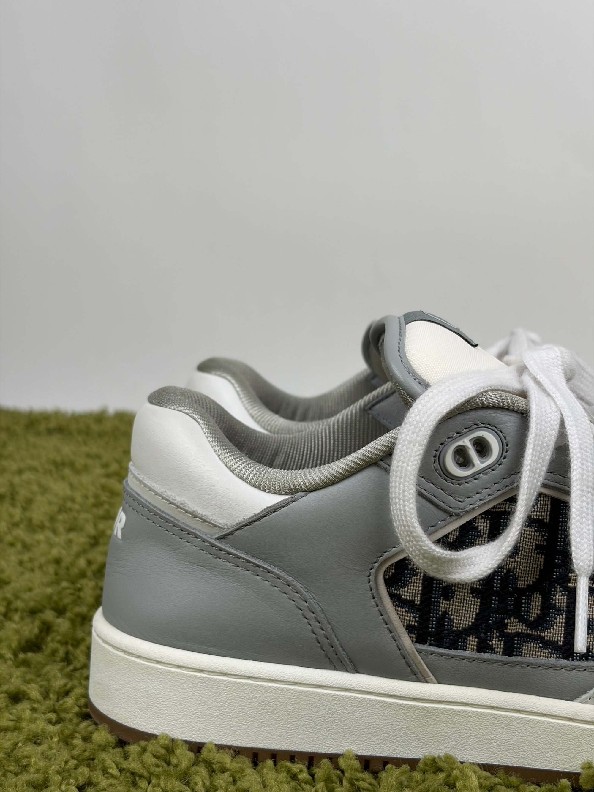 Dior B27 Size 44 grigie e bianche