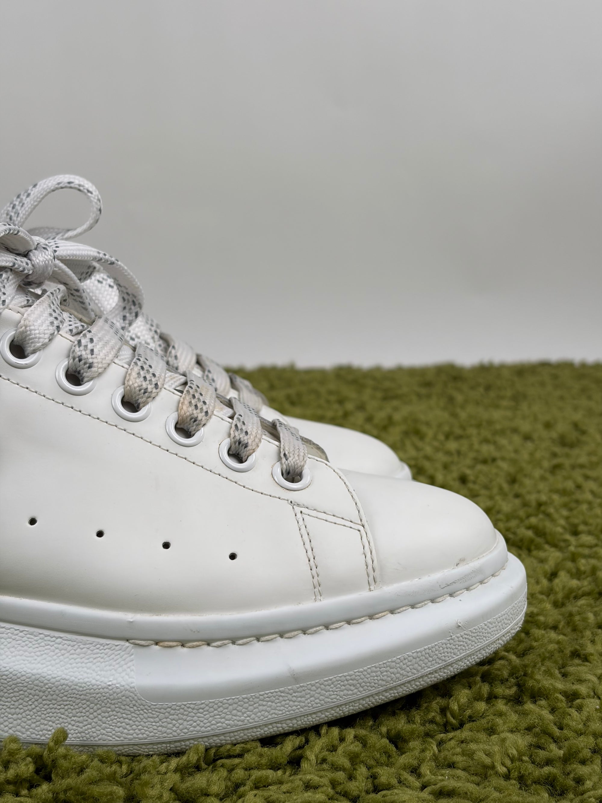 Mcqueen Size 42 bianche e blu