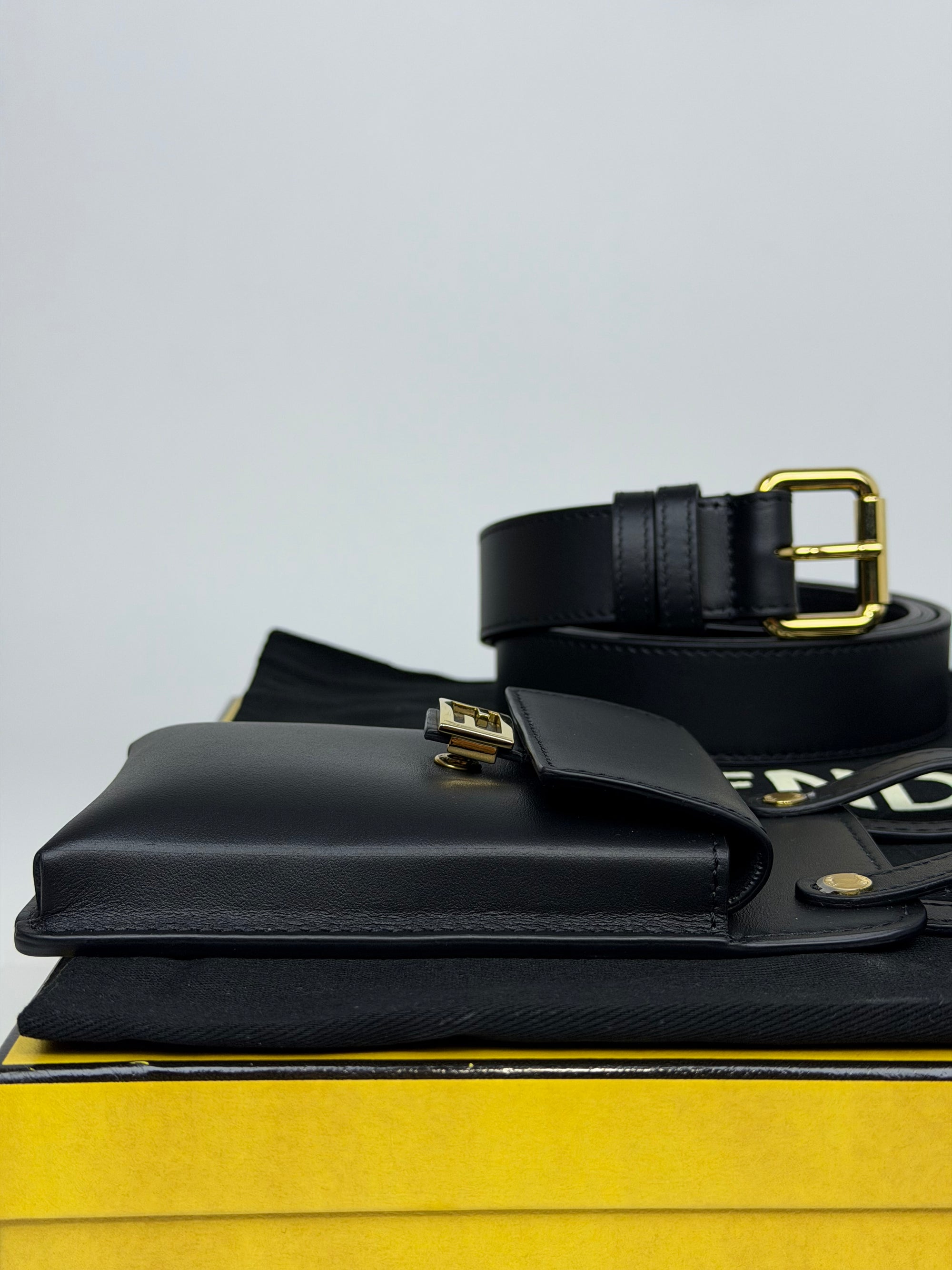 Cintura Fendi con portafogli nera