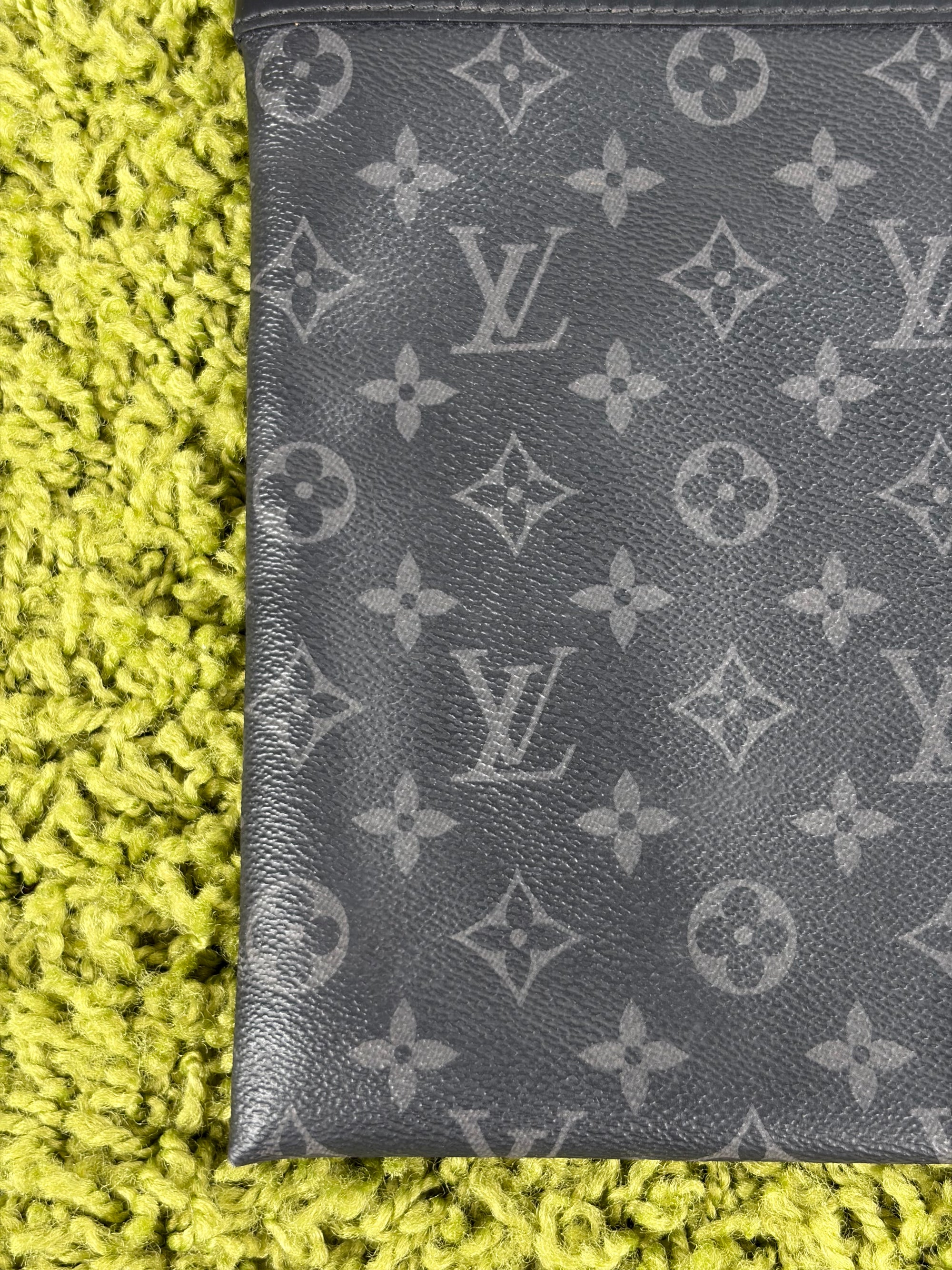 Pochette Louis vuitton voyage nera