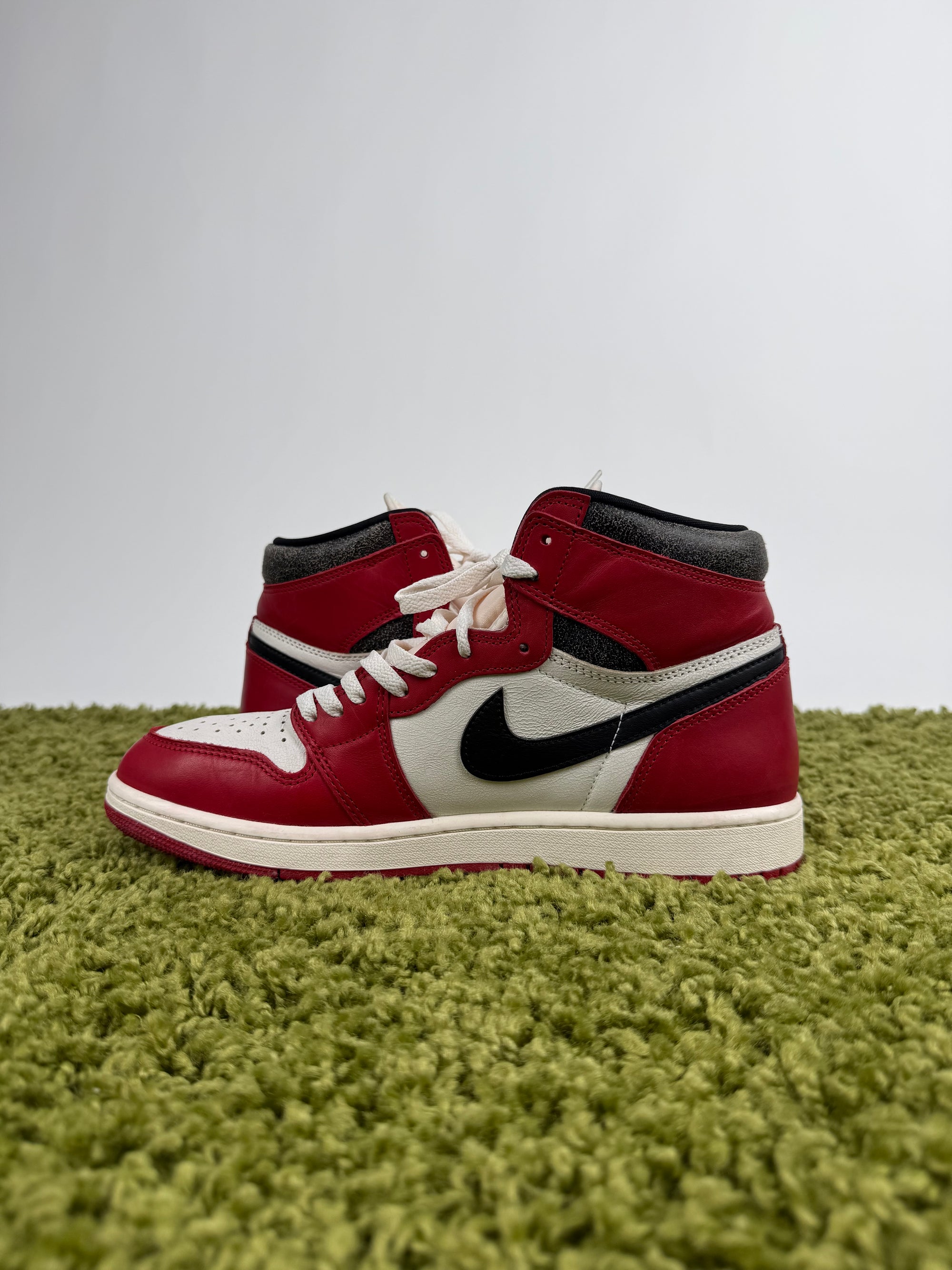 Nike Air Jordan 1 Retro High OG Chicago Lost and Found 44.5