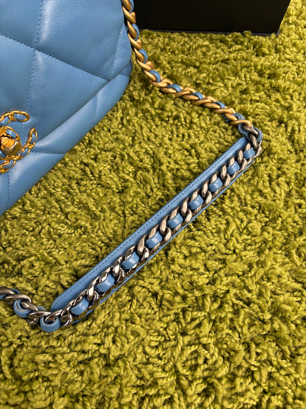 Borsa Chanel 19 Trapuntata in Pelle Azzurra