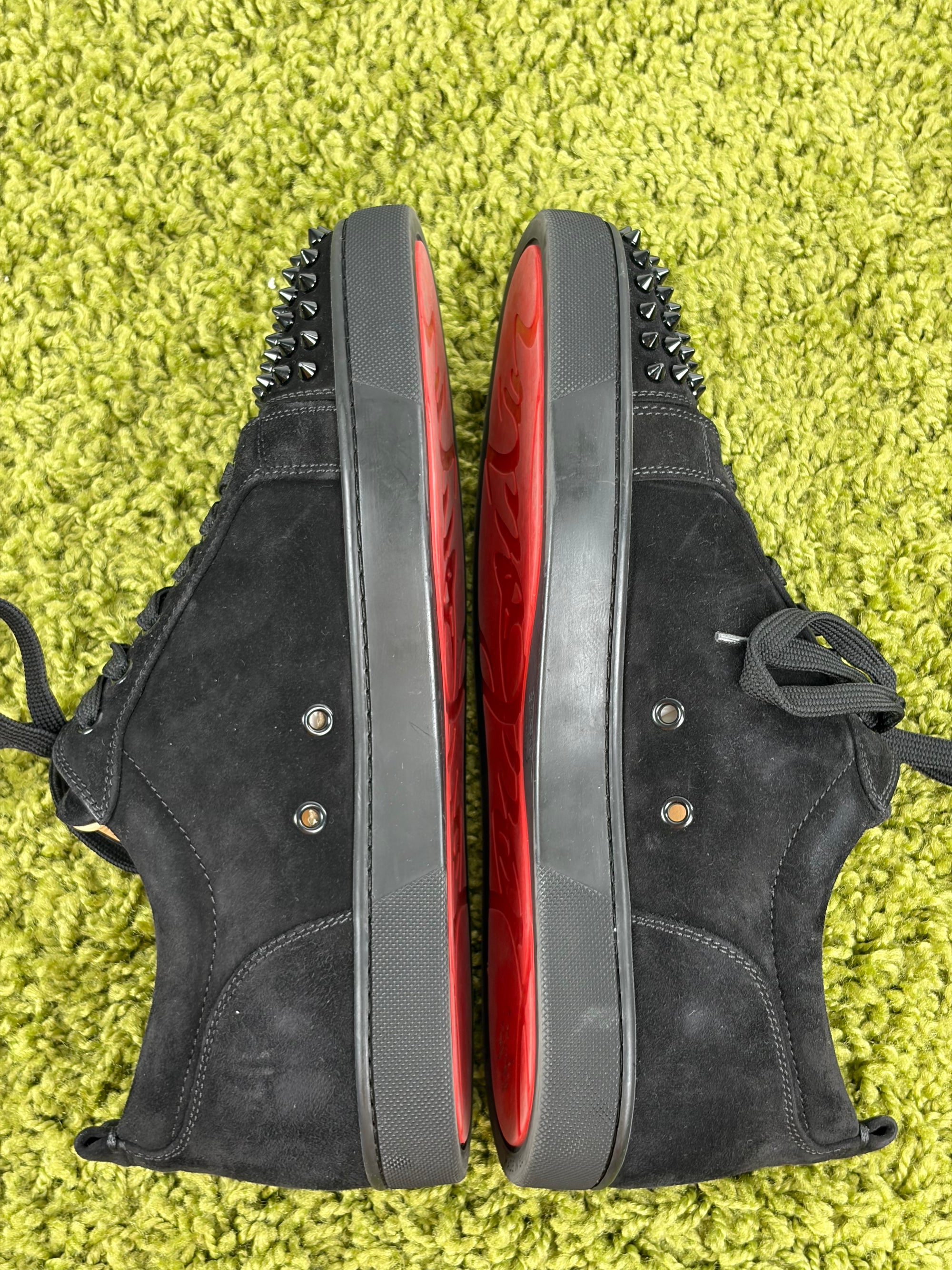 Louboutin Size 42.5 nere