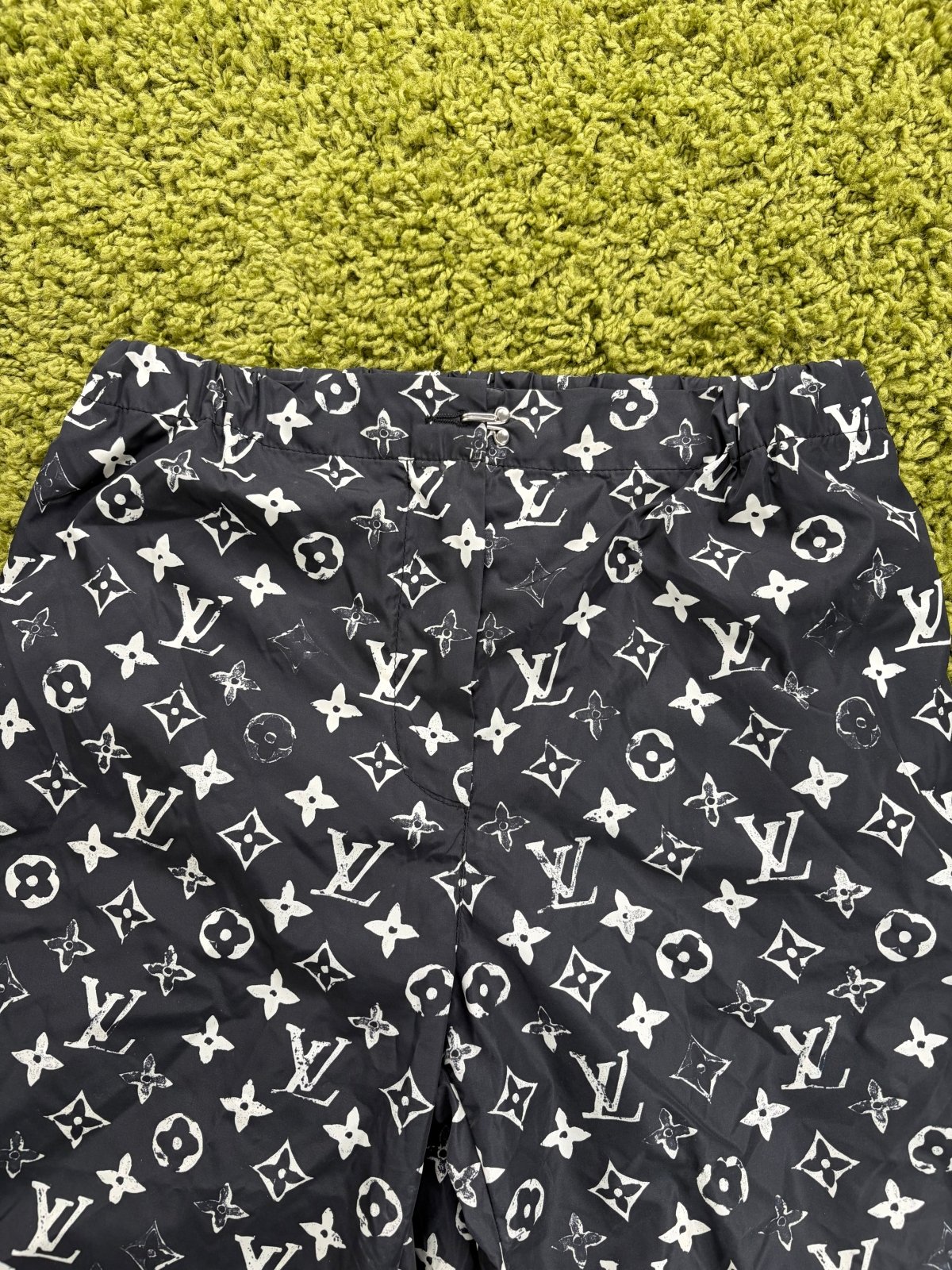 Pantalone Louis Vuitton Stencil Effect Monogram Nero 36 - Second Hand Di Fiore