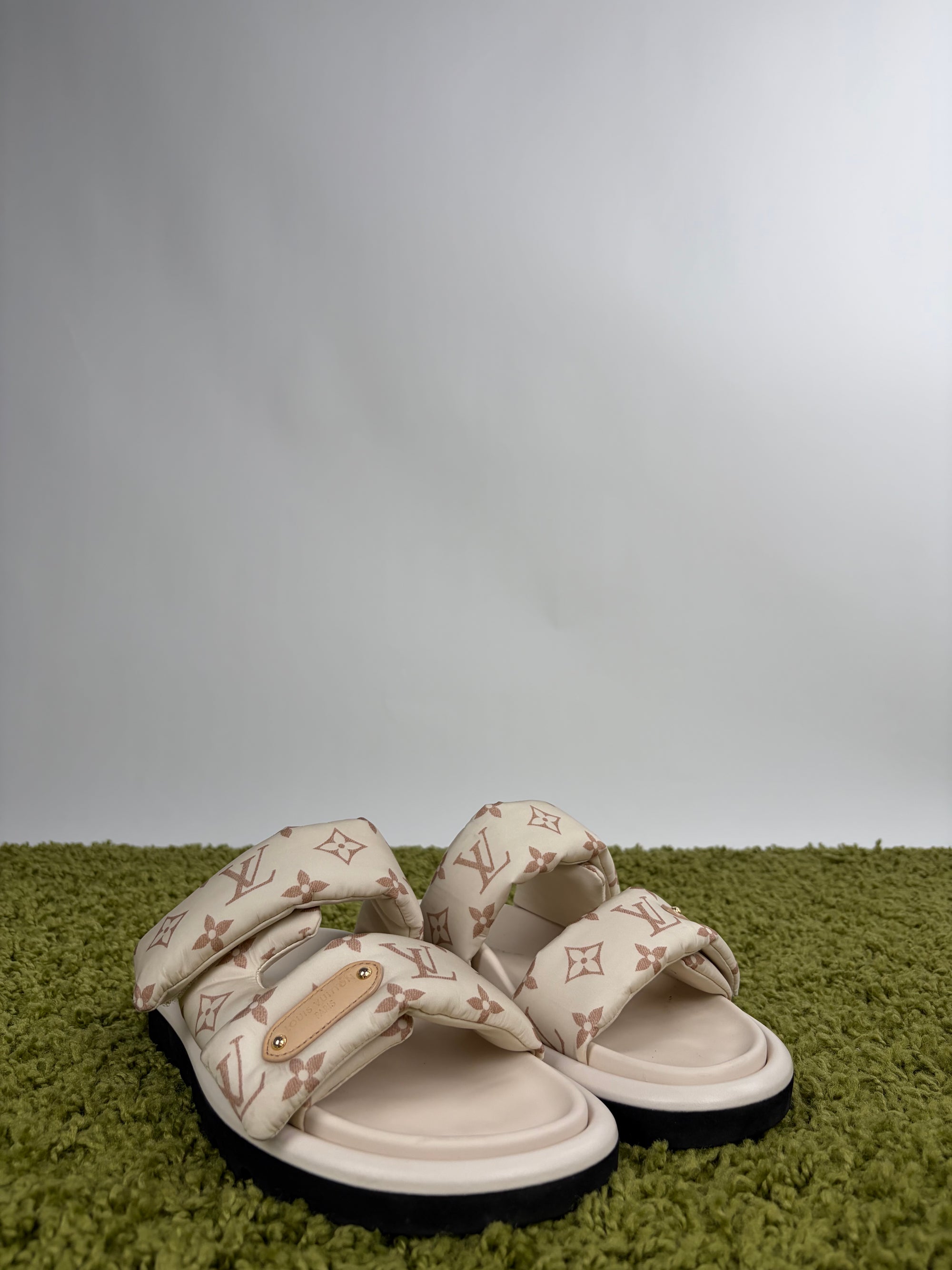 Sandali Louis Vuitton Size 39 beige
