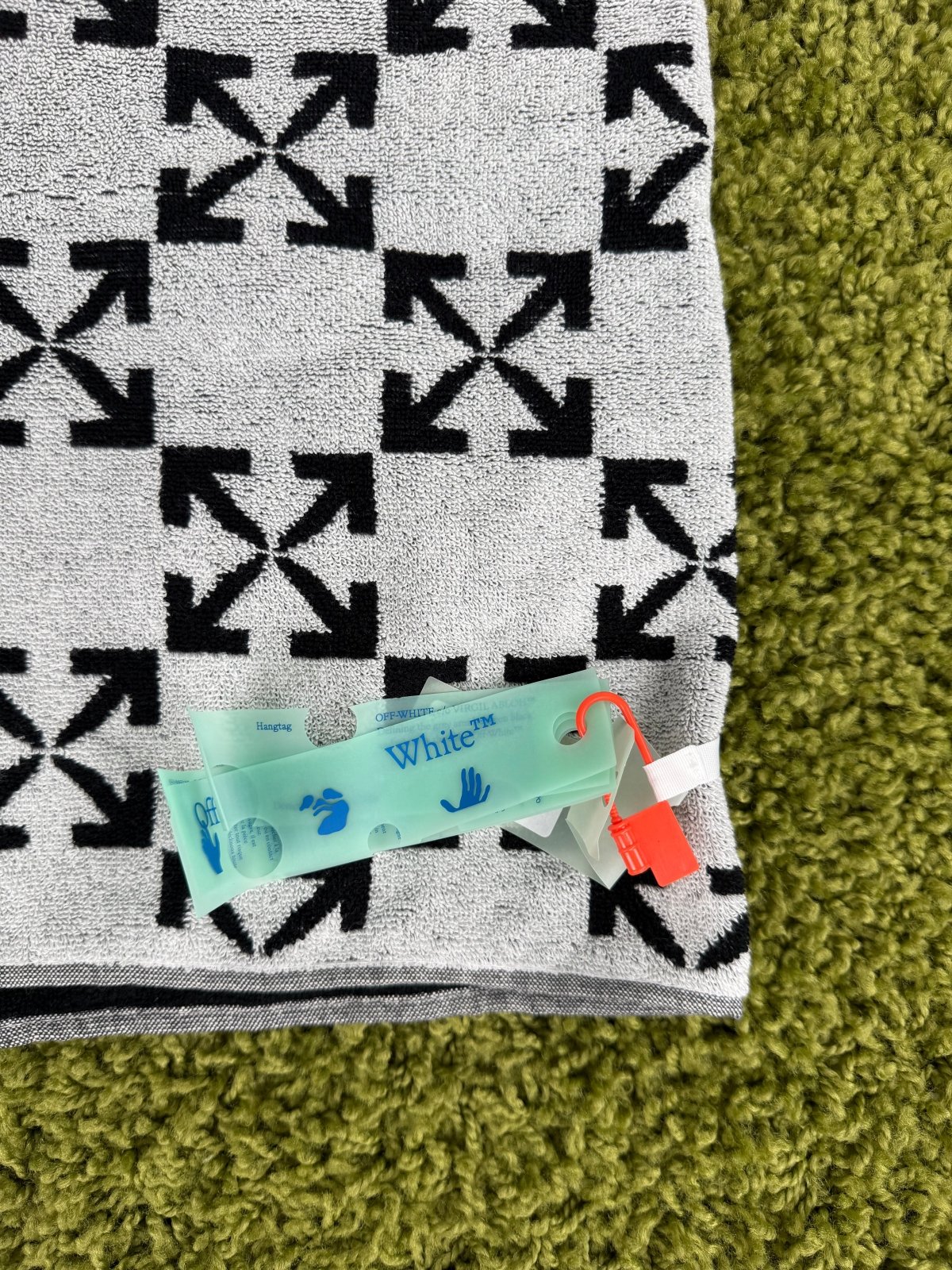 Telo da Bagno Off White grande e piccolo Nero Bianco - Second Hand Di Fiore
