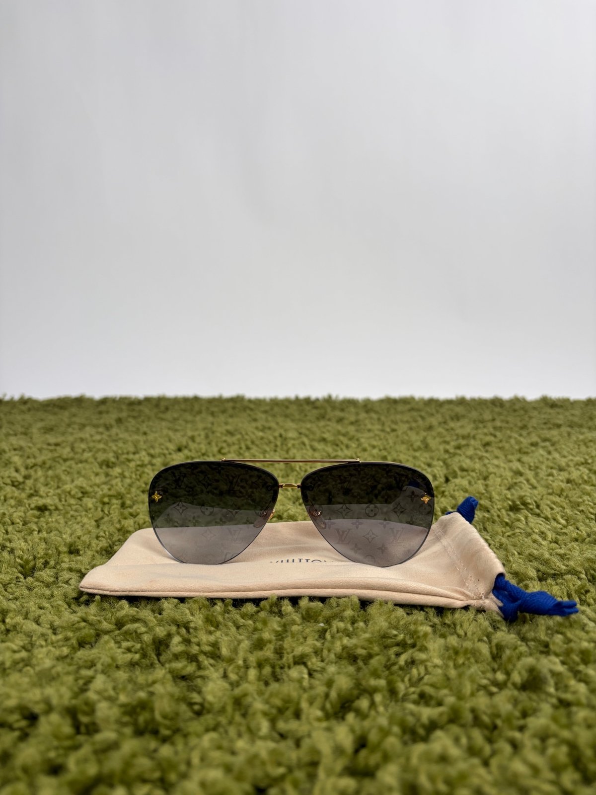Occhiali da sole Pilot Light Louis Vuitton Oro con lenti sfumate - Second Hand Di Fiore