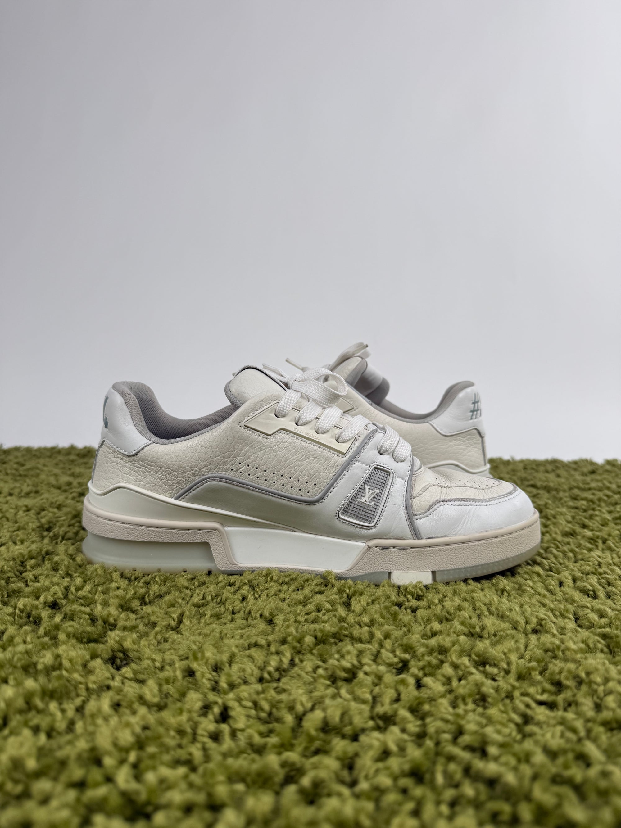Louis Vuitton Trainer Bianca 6.5