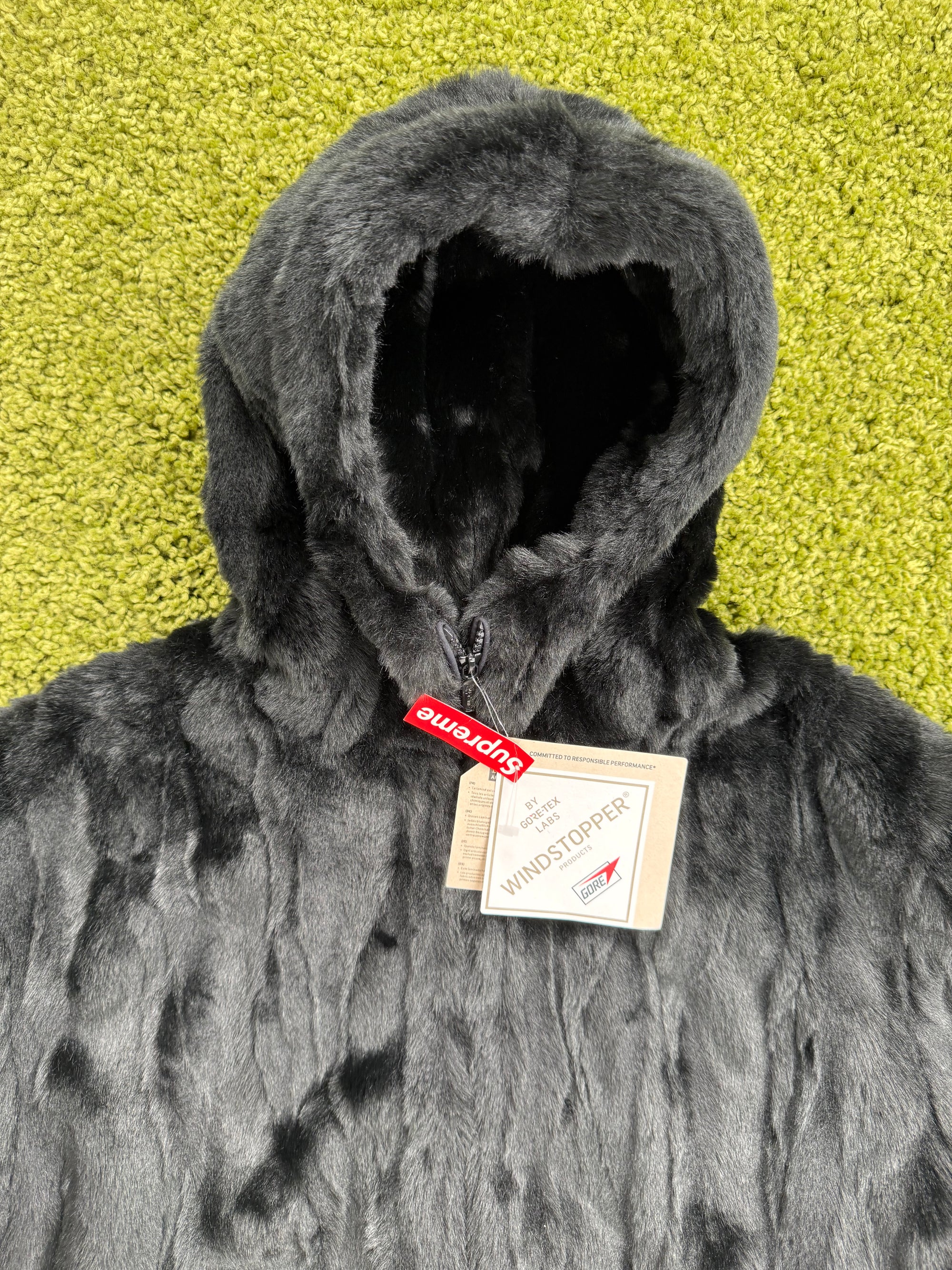 Giacca a pelliccia con cappuccio supreme Faux Fur Hooded L