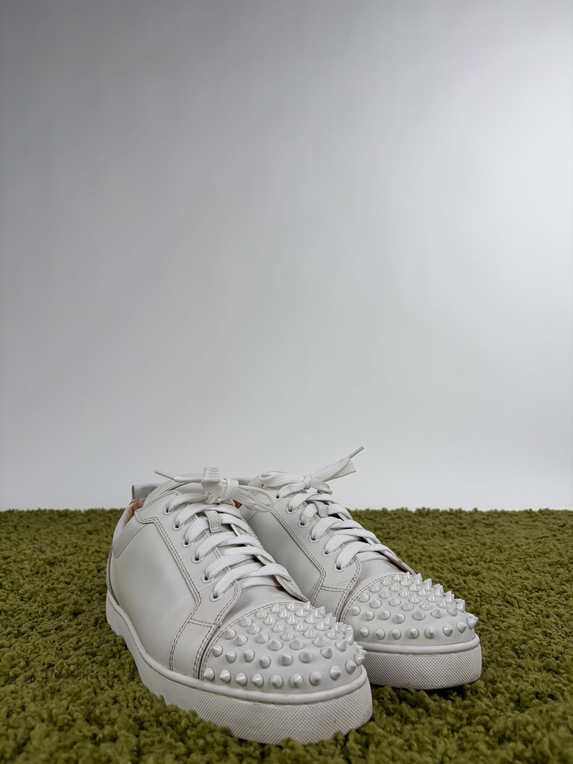Louboutin basse Size 44.5 bianche