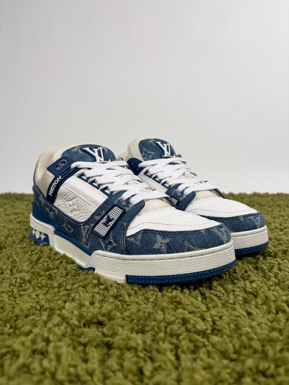 Louis Vuitton Trainer in Denim Blu 7.5