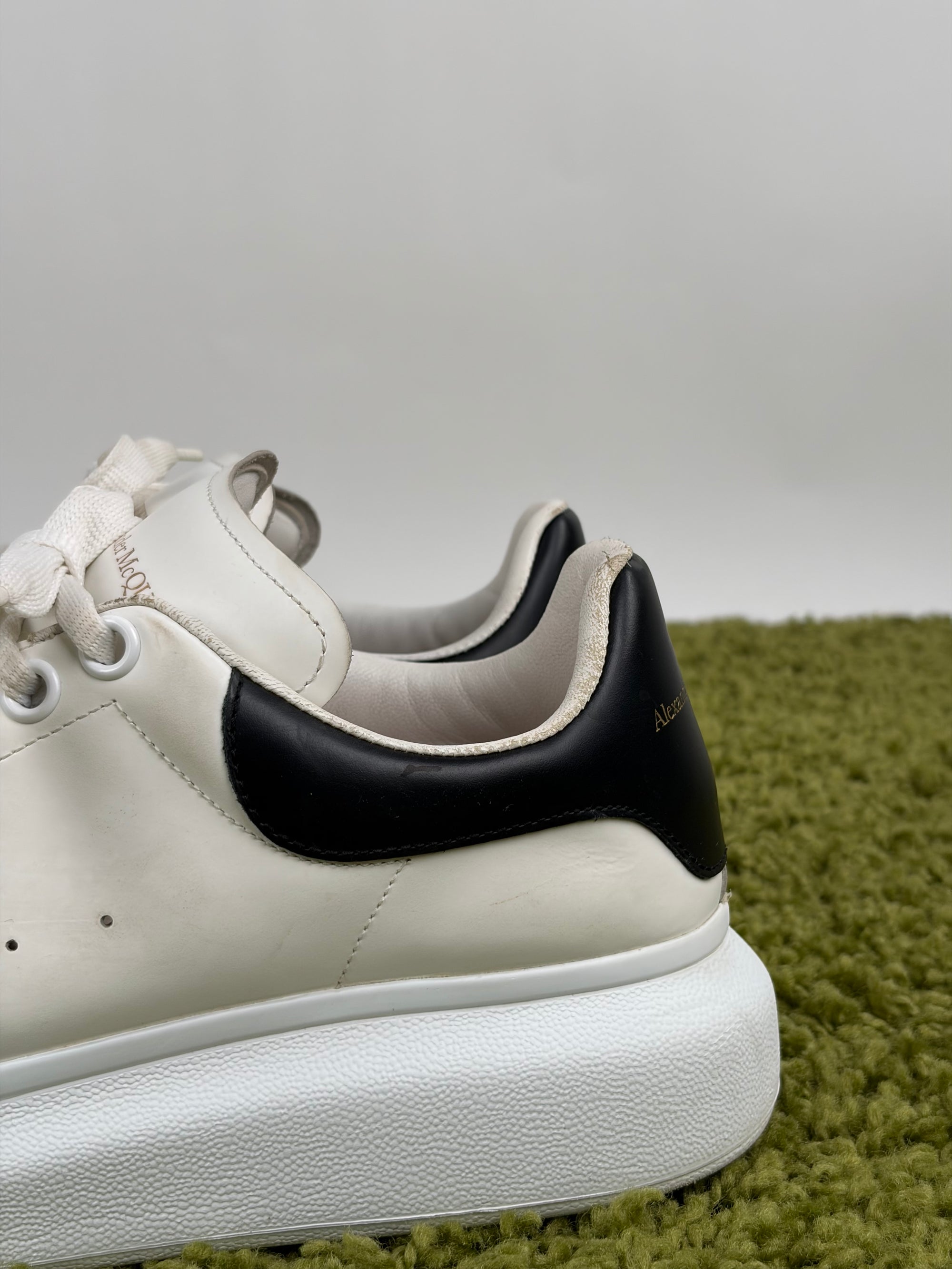 Mcqueen Size 39 bianche e nere