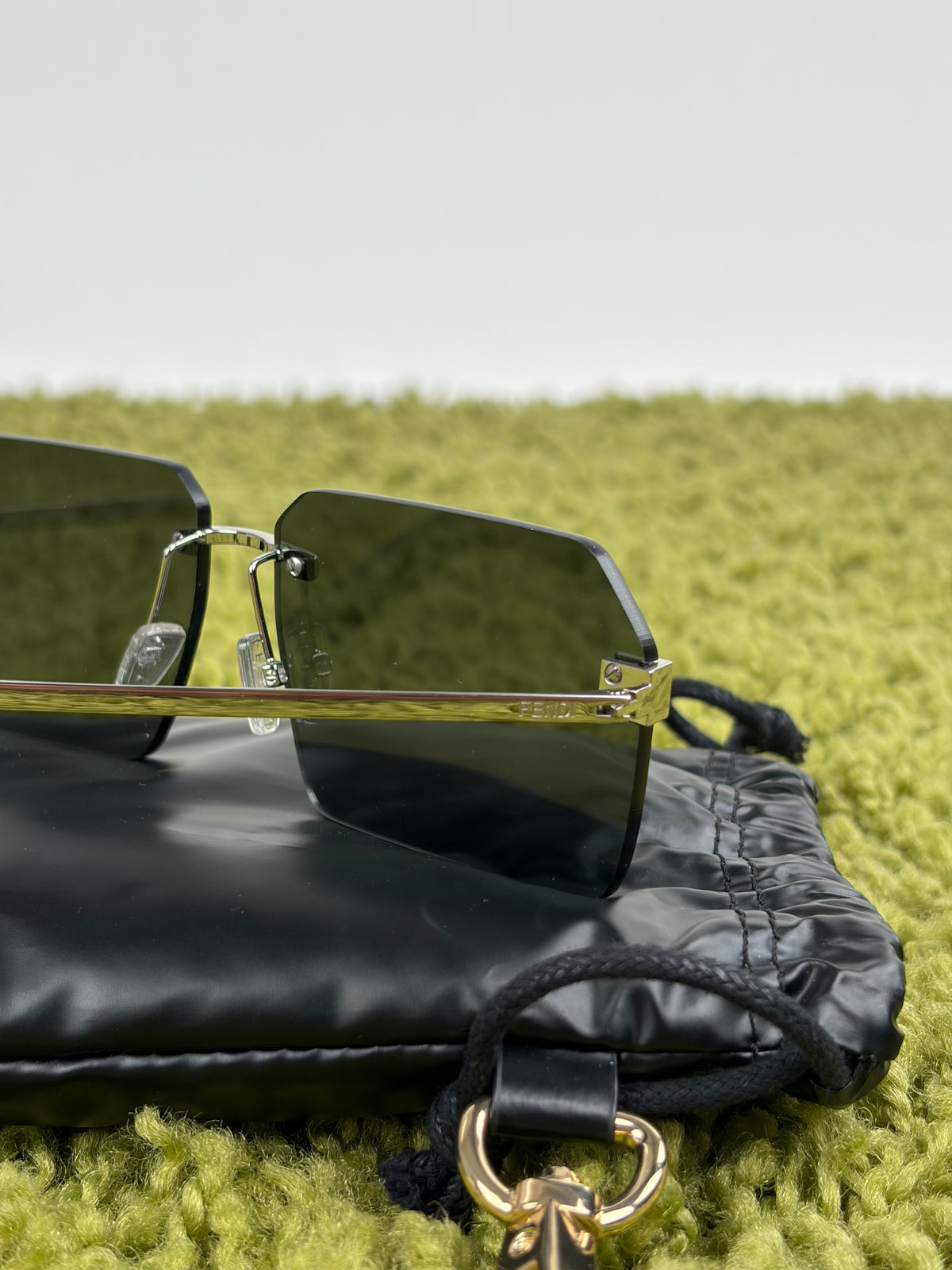 Occhiali da sole gemoetrici Fendi Sky FE40043U Montatura glasant Nero