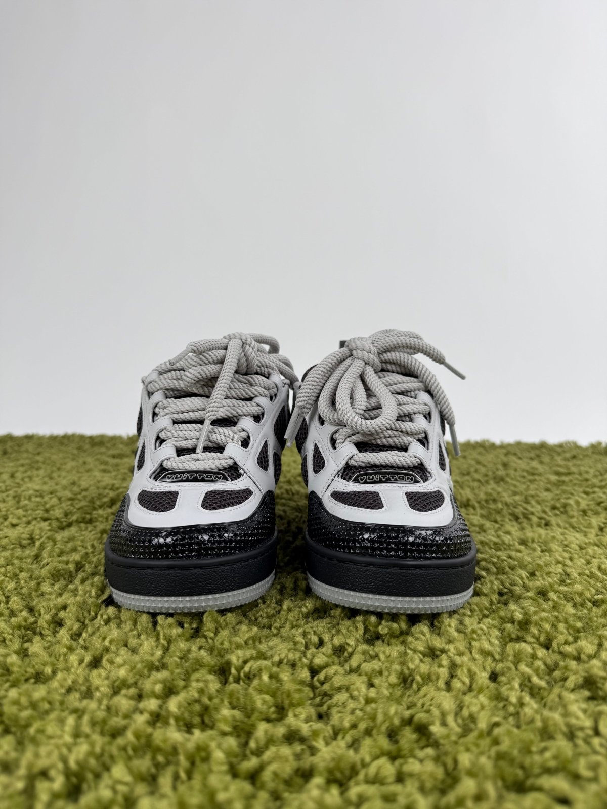 Louis Vuitton Skate Grigio Scuro 2 - Second Hand Di Fiore