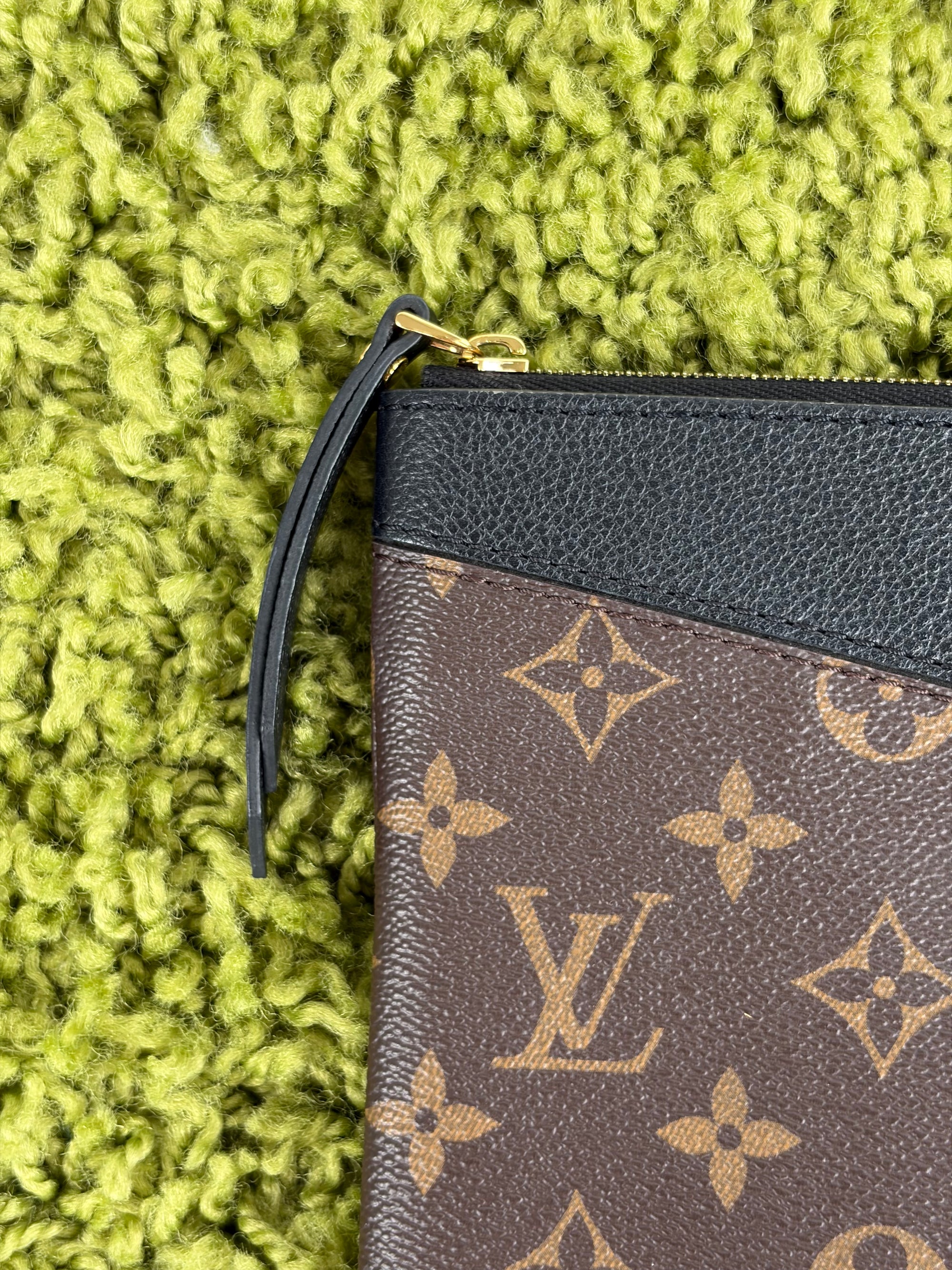 Pochette Louis Vuitton marrone e nera