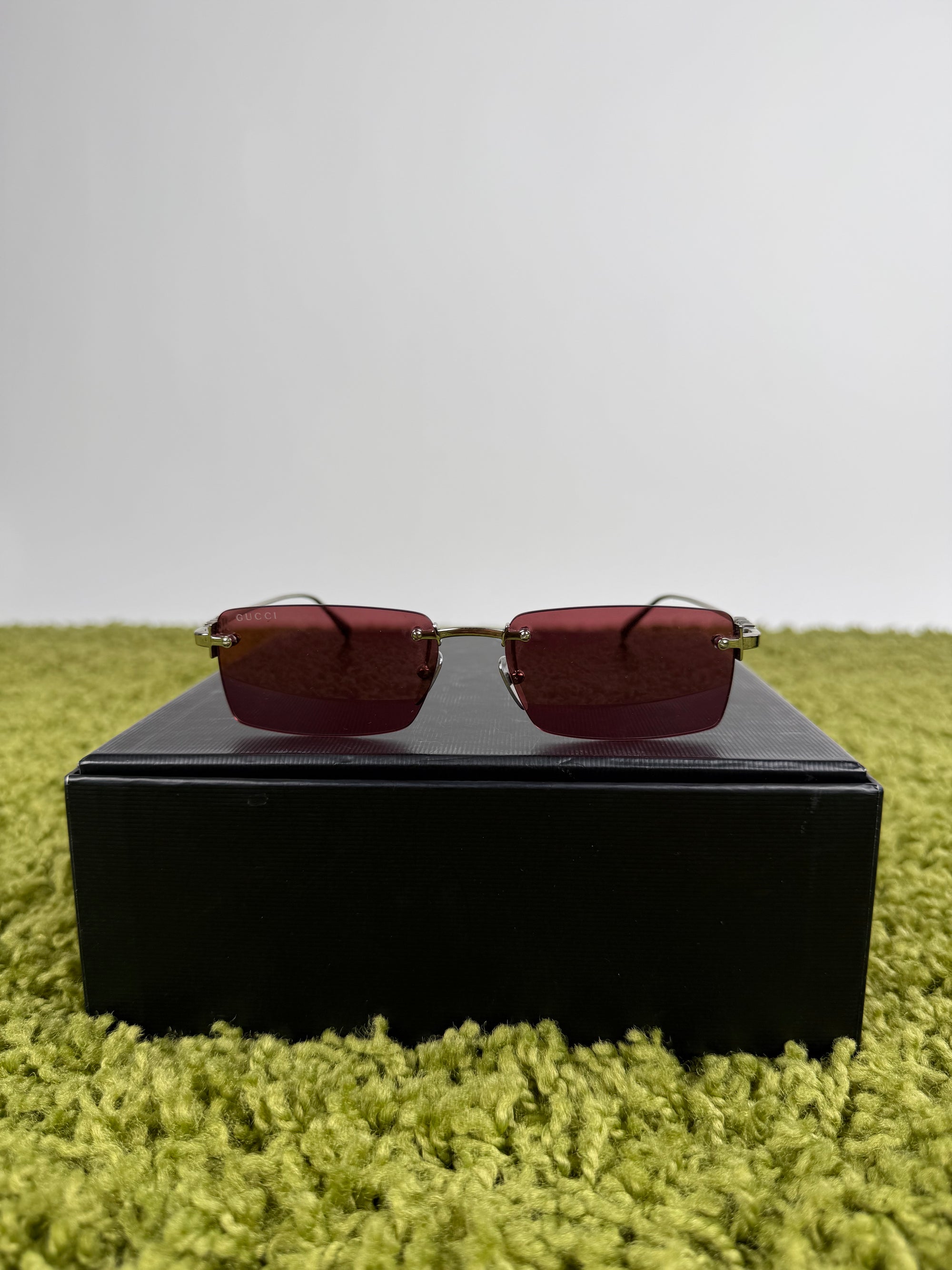 Occhiali Gucci con montatura a giorno e Lente Rossa