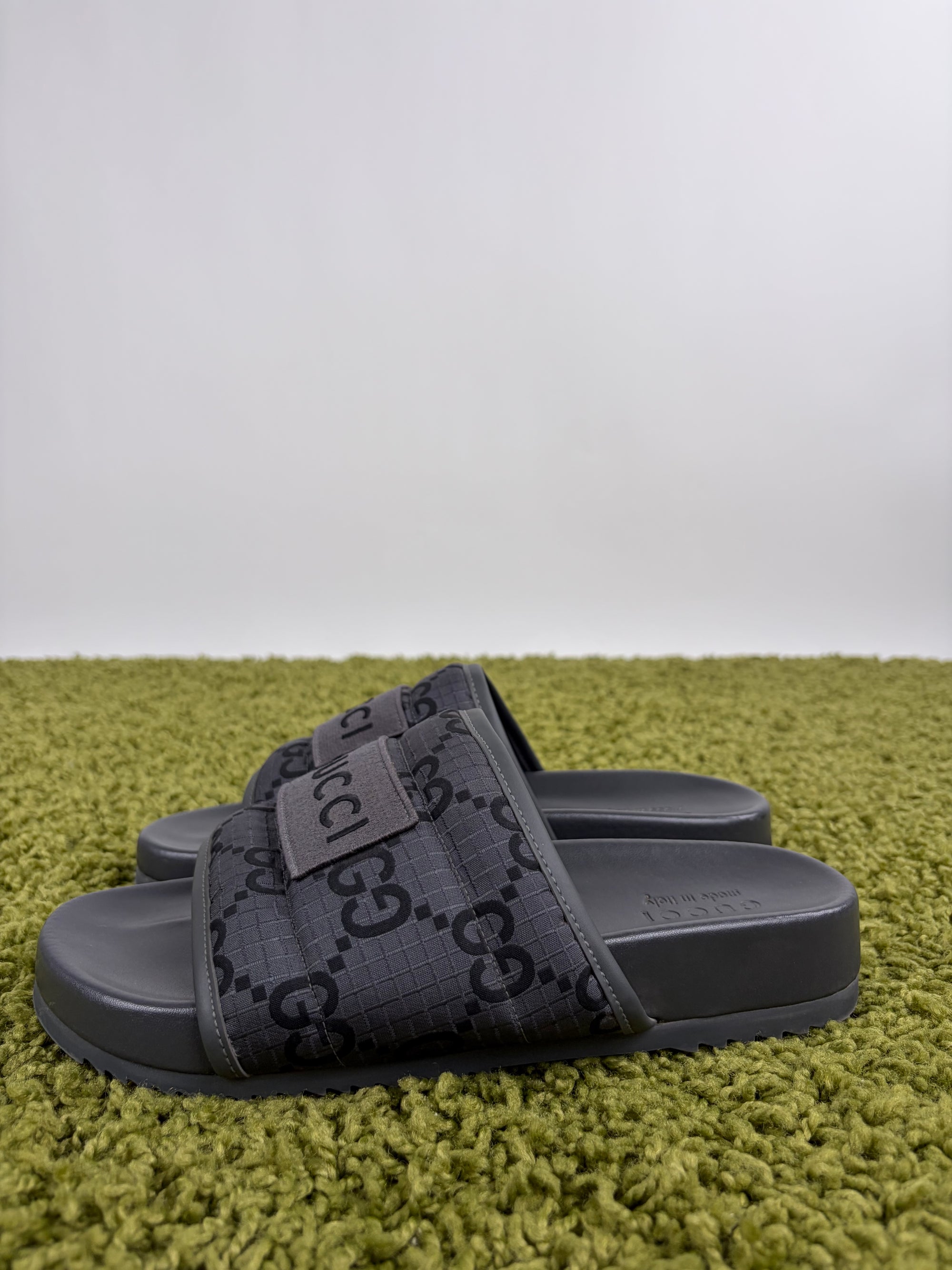 Sandali Gucci Size 7=40 grigi