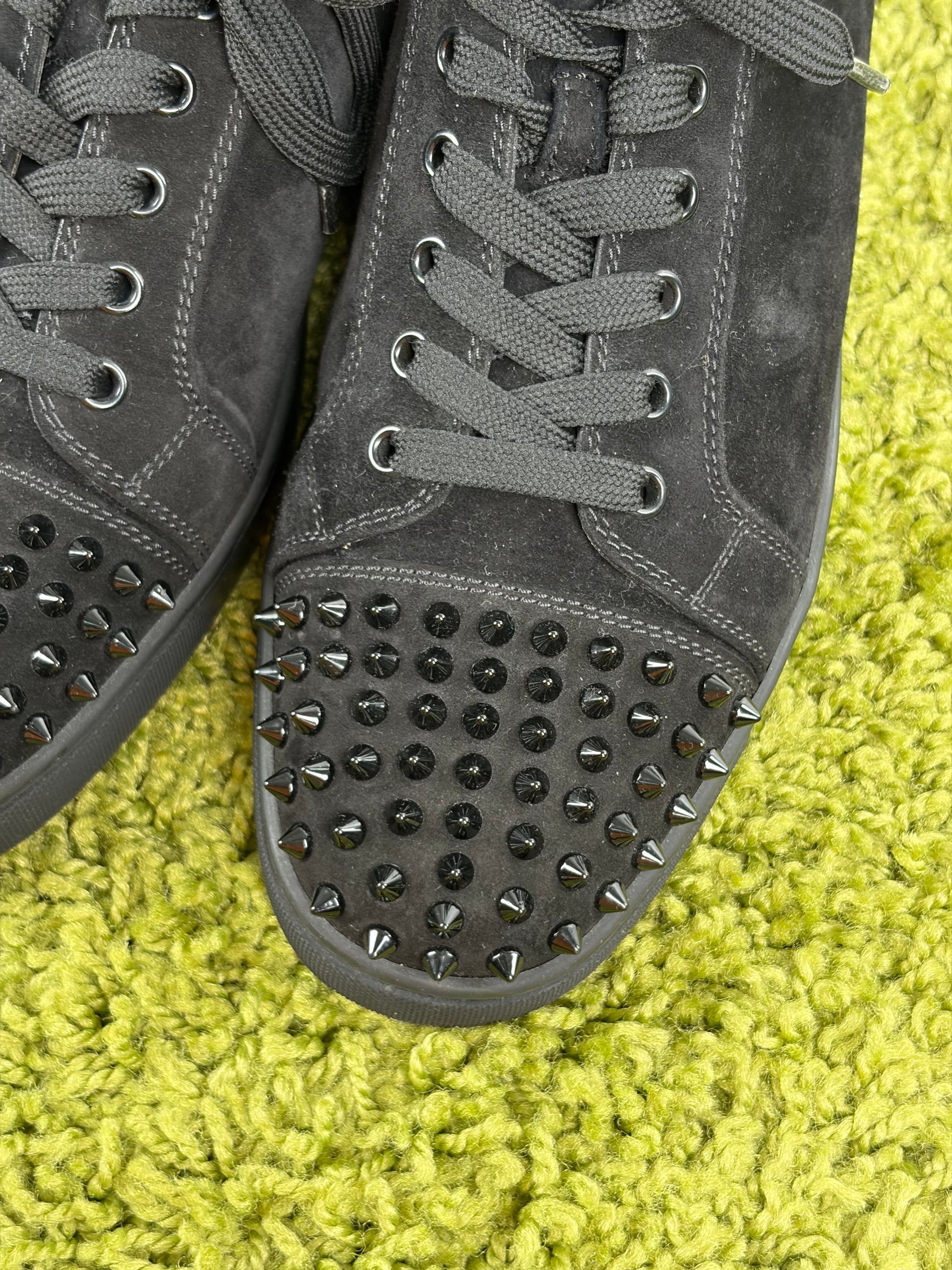 Louboutin Size 42.5 nere