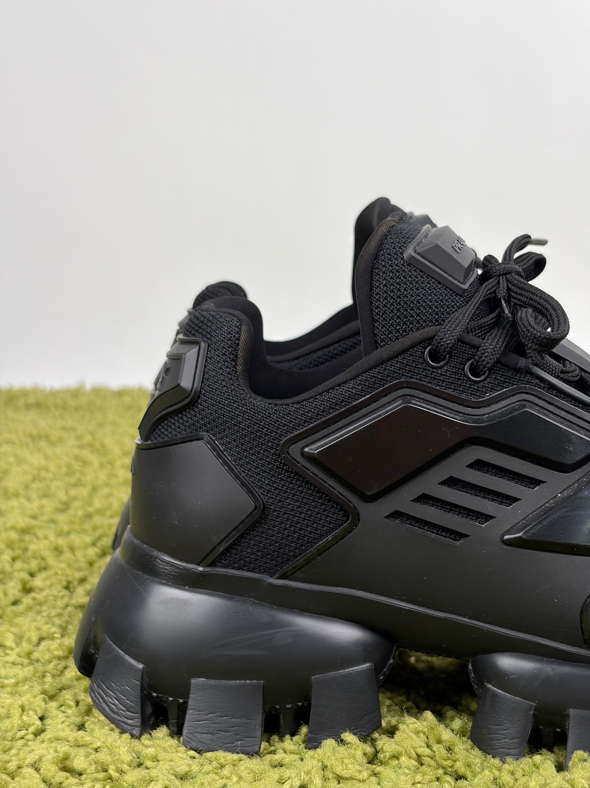 Prada Thunder Size 5=39 nere
