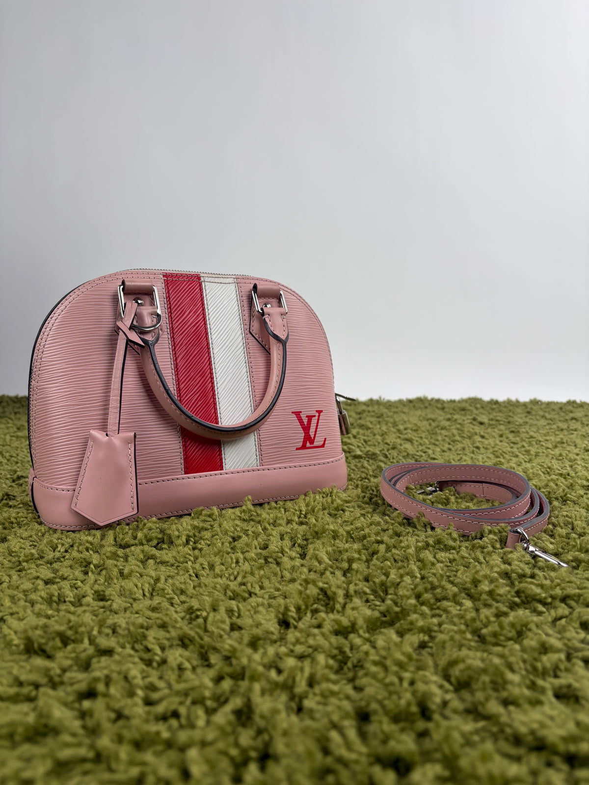 Borsa Louis Vuitton Alma BB Rosa
