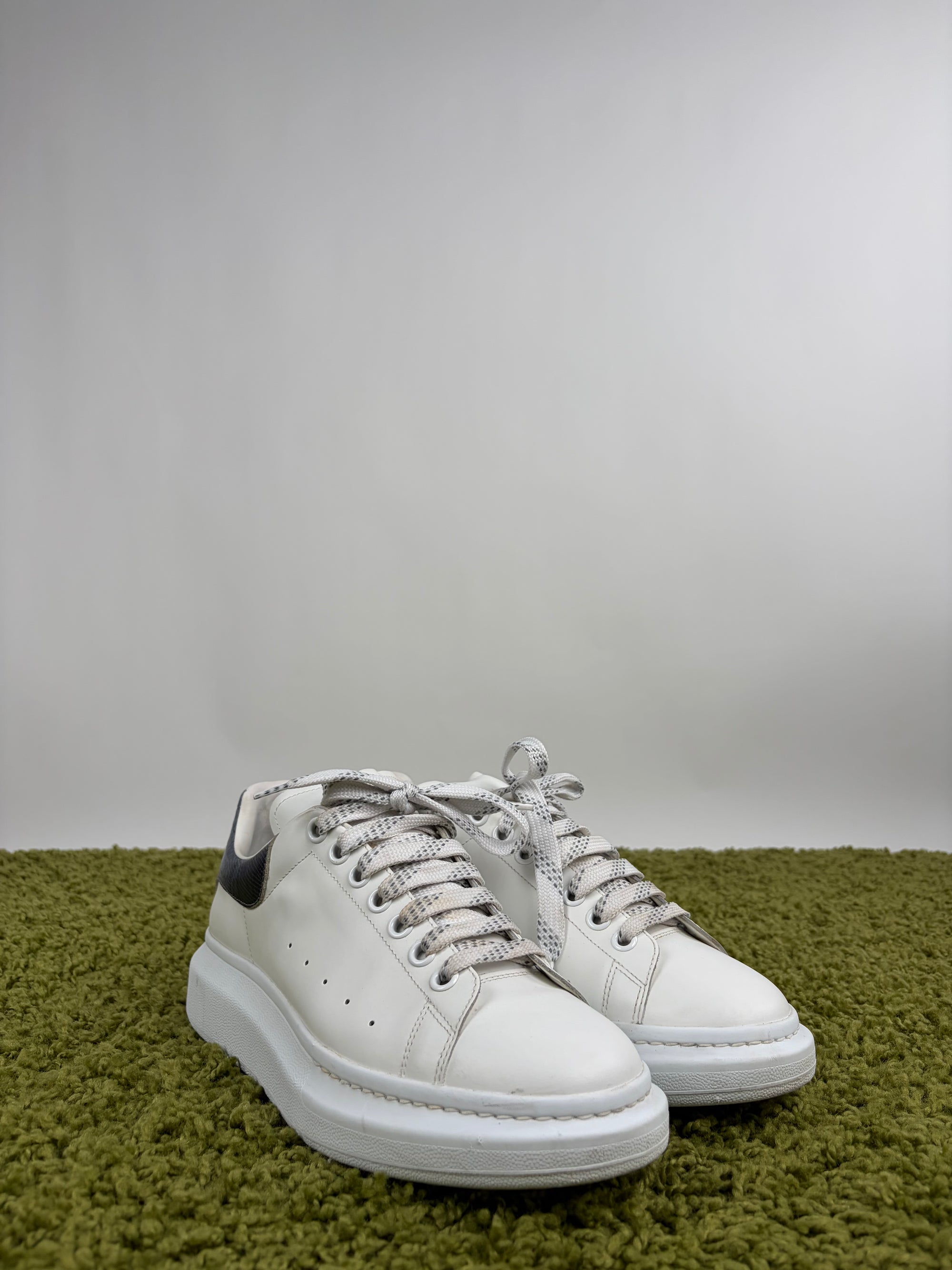 Mcqueen Size 42 bianche e blu