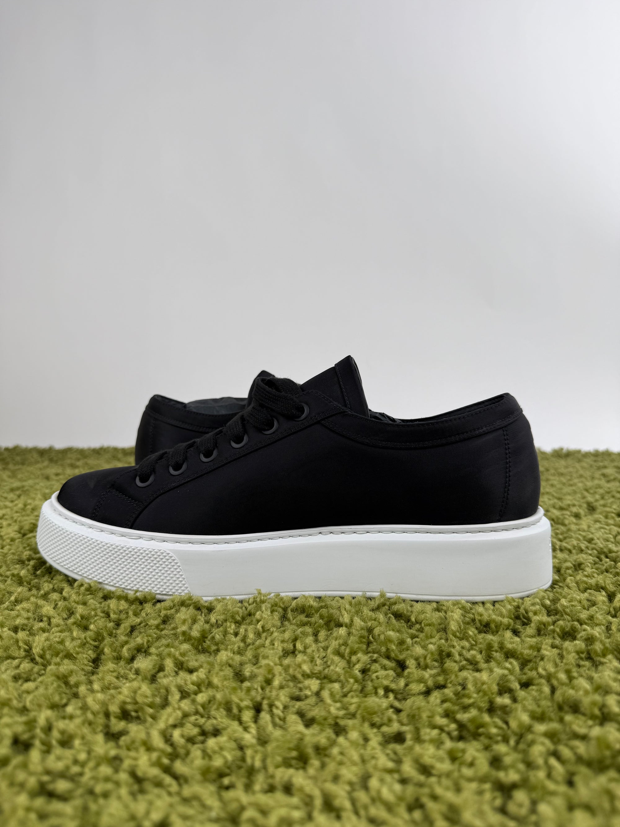 Sneaker In Nylon Prada Nere 9