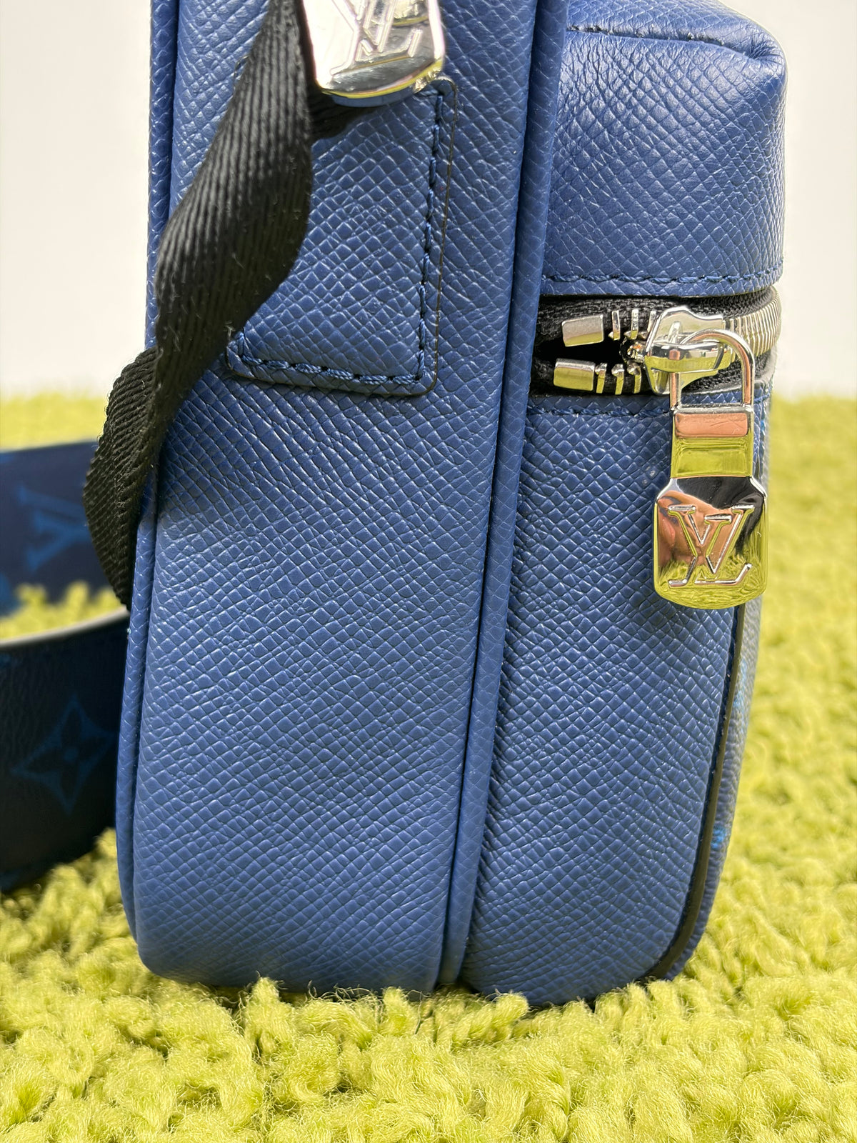 Borsa Louis Vuitton Outdoor Messenger Blu