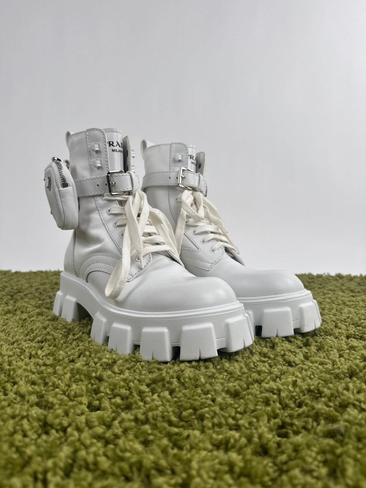 Prada Monolith in pelle bianca 43 - Second Hand Di Fiore