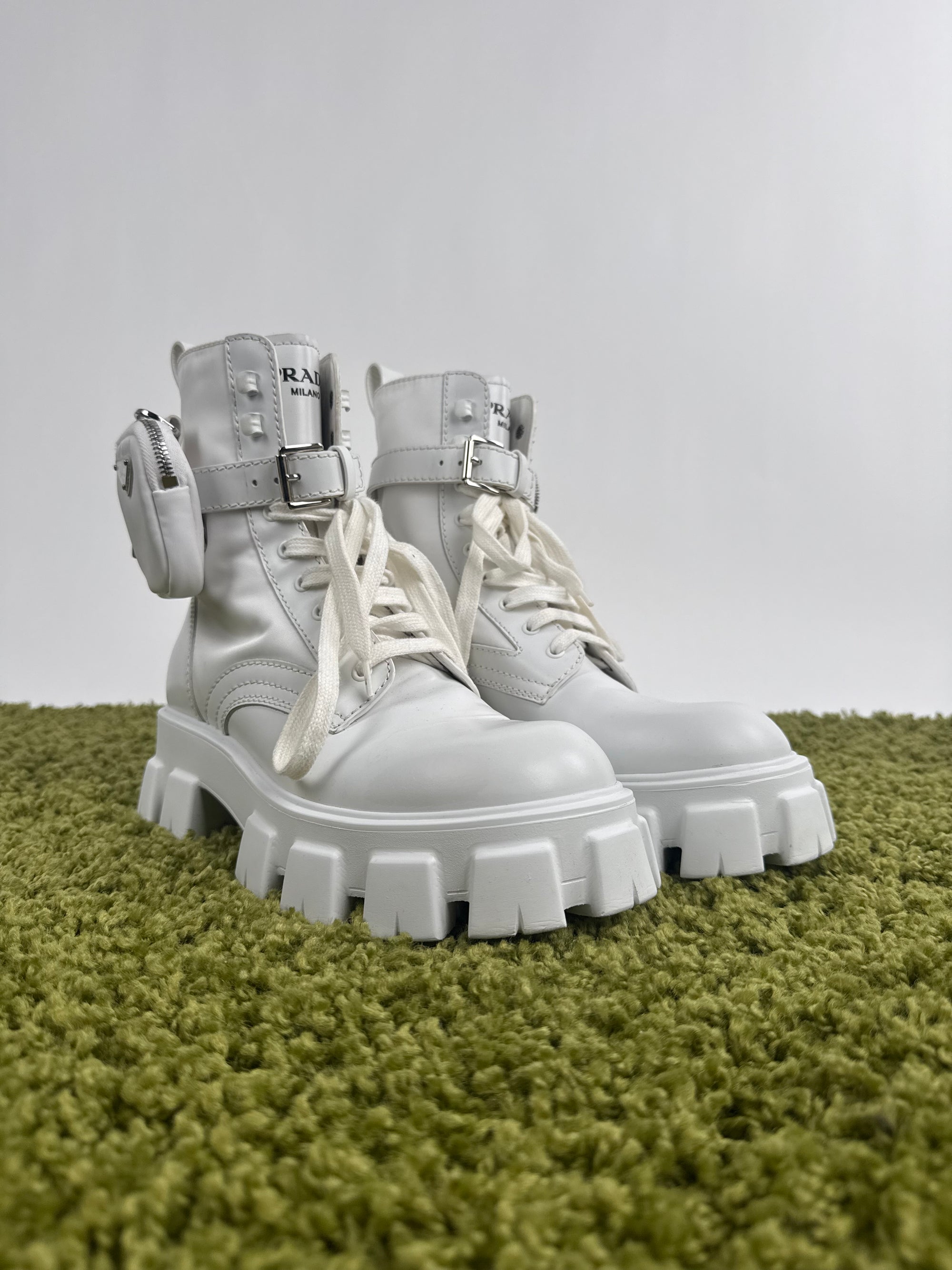 Prada Monolith in pelle bianca 43