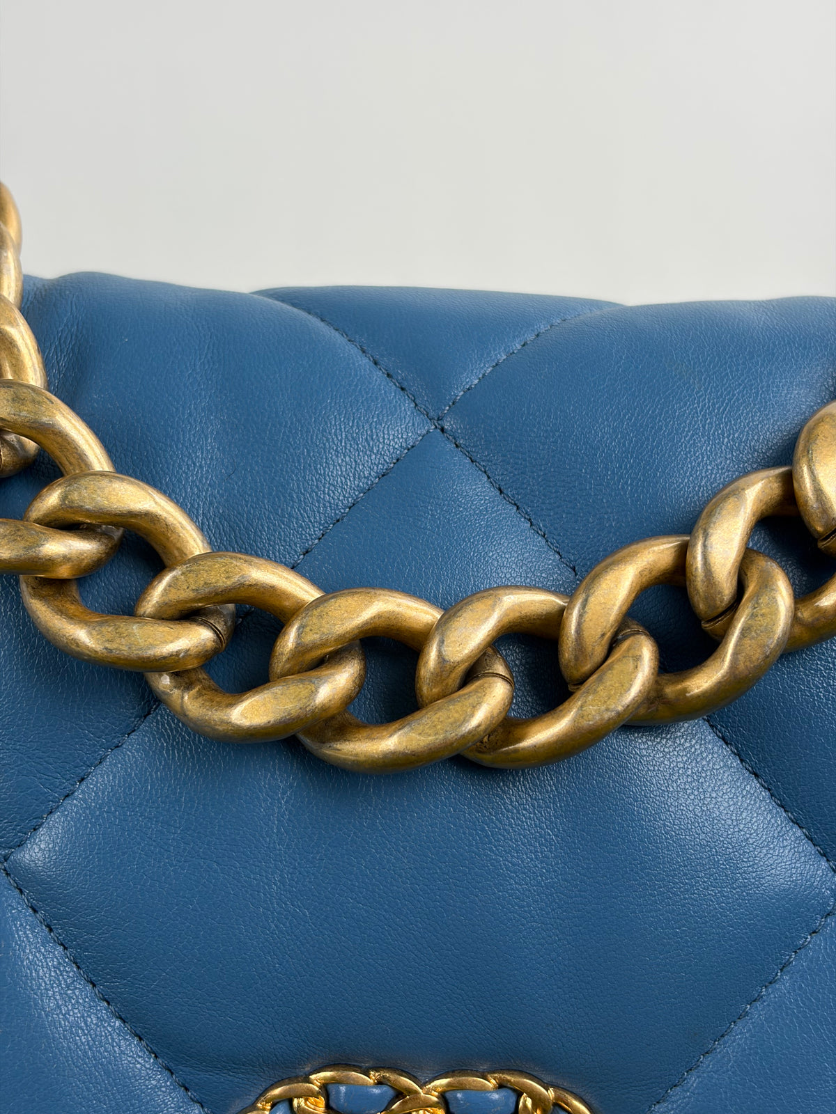 Borsa Chanel 19 Trapuntata in Pelle Azzurra