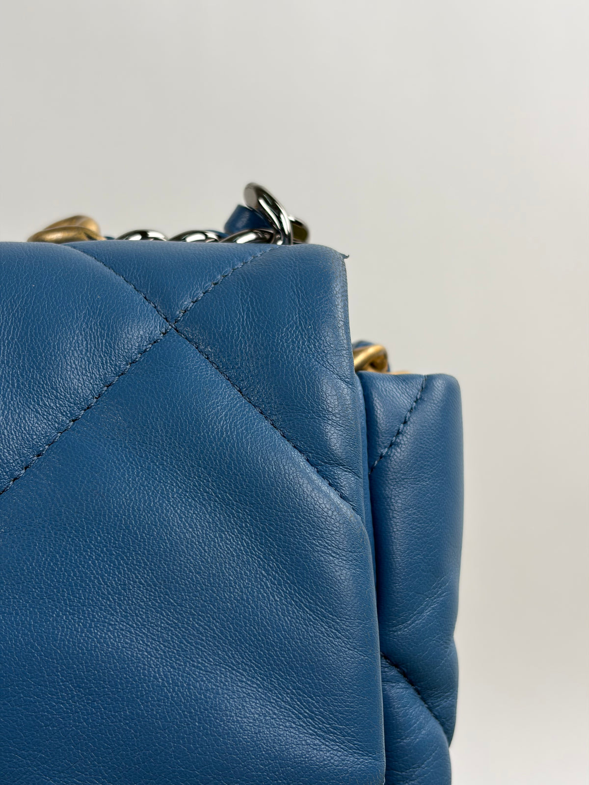 Borsa Chanel 19 Trapuntata in Pelle Azzurra
