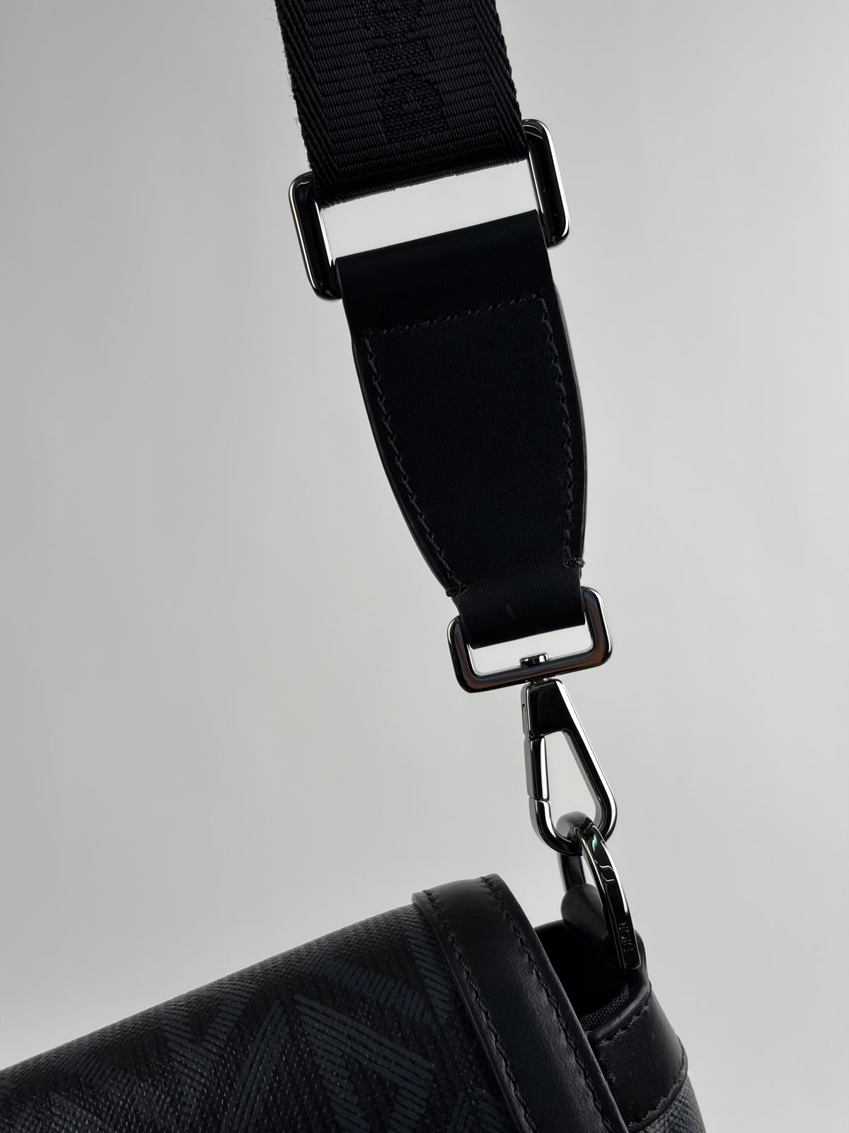 Borsello Christian Dior hit the road in tela CD