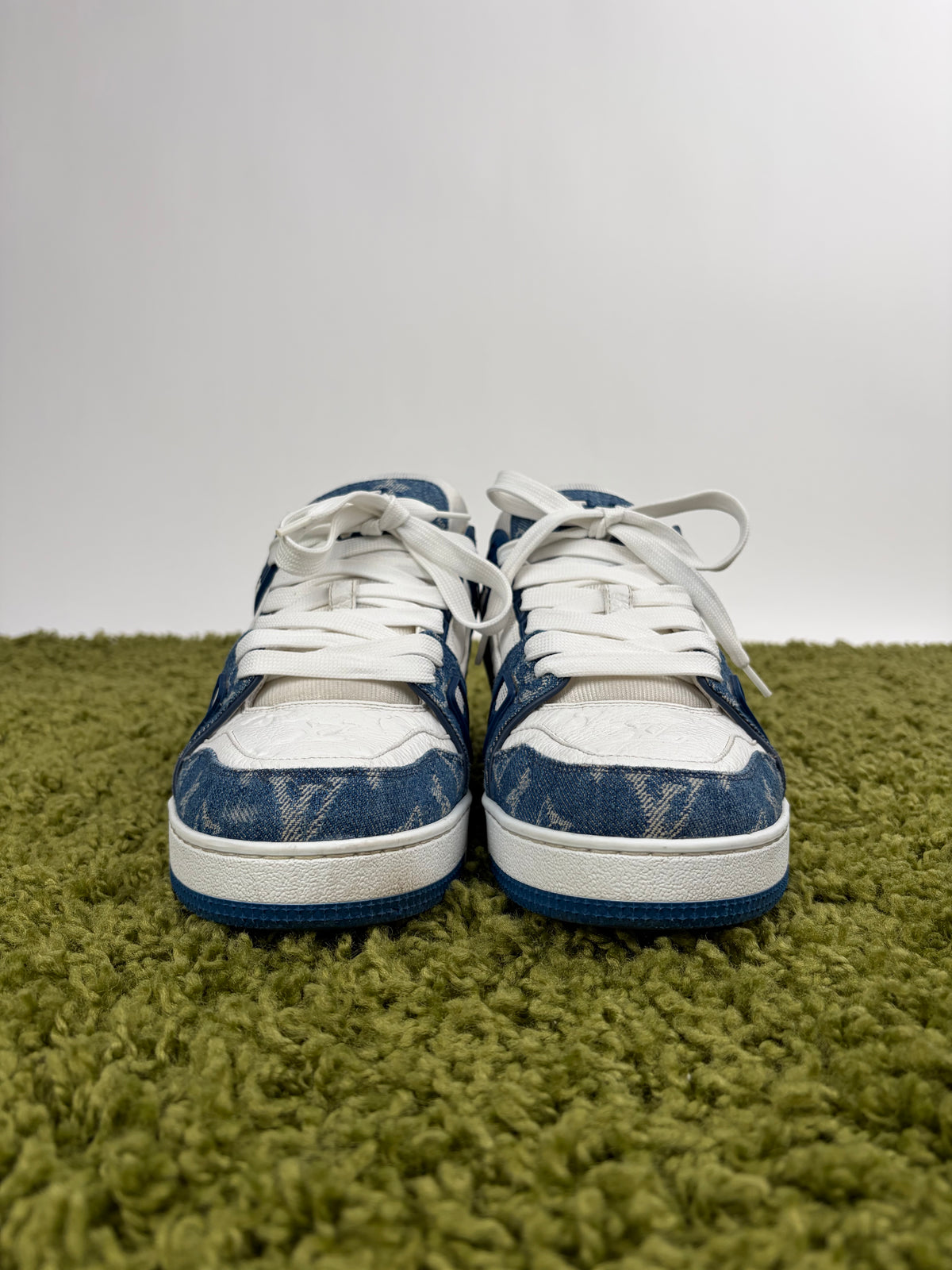 Louis Vuitton Trainer in Denim Blu 7.5