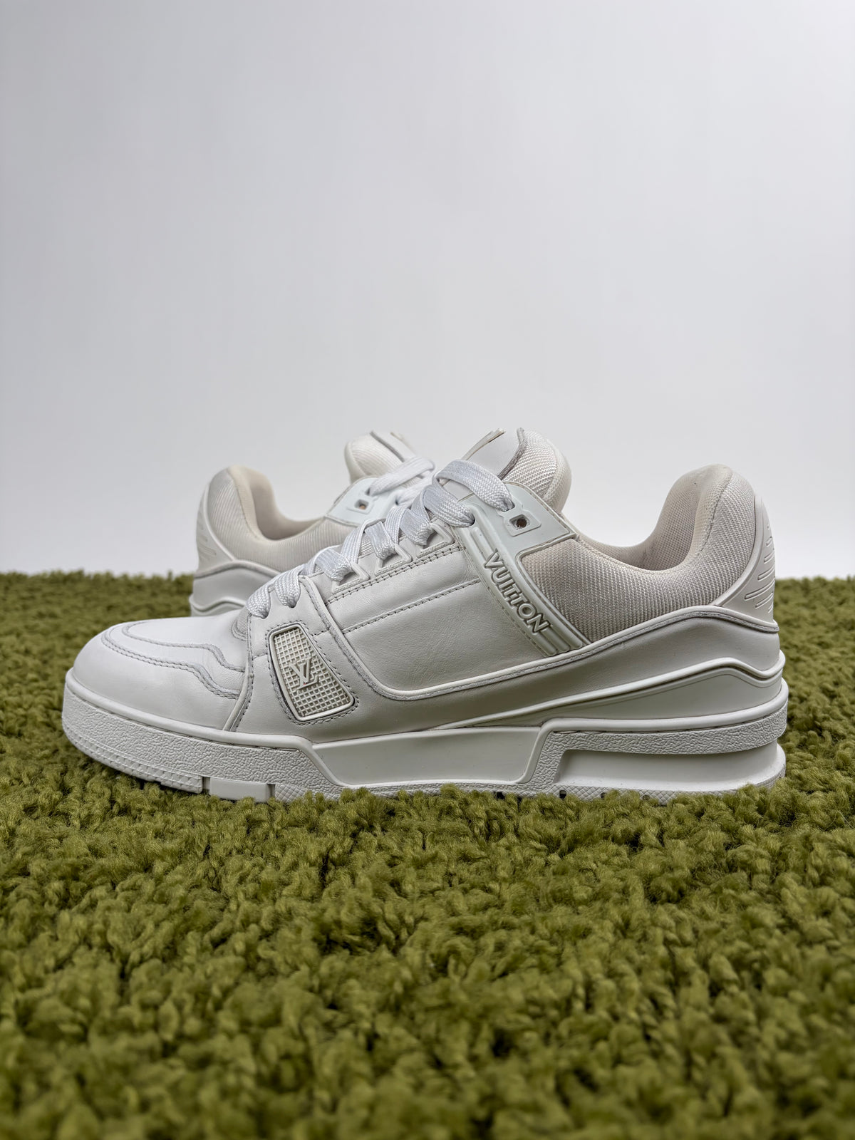 Louis Vuitton Trainer Bianca 6.5