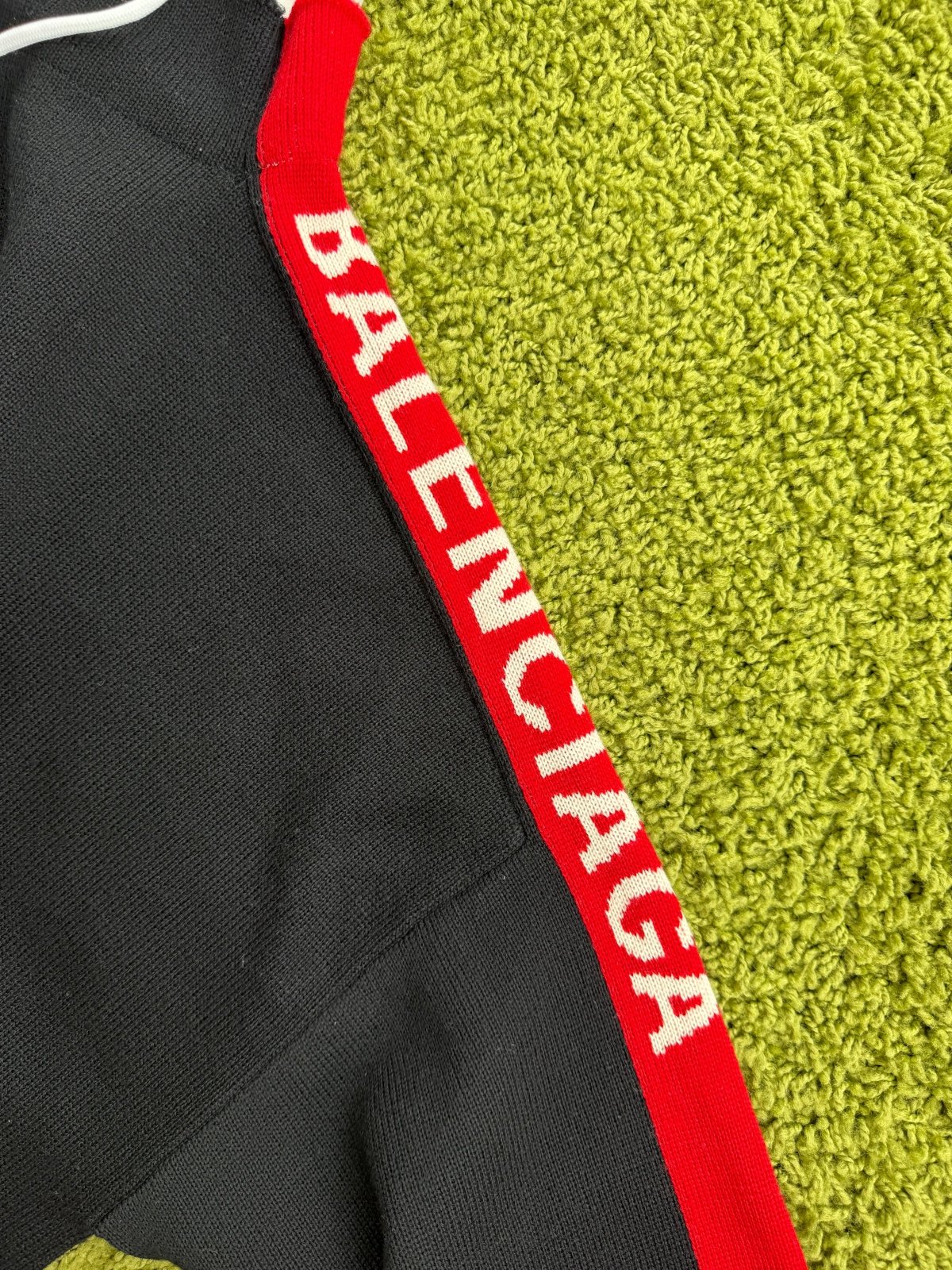 Felpa Balenciaga Knitted Crest Nera Multicolor S - Second Hand Di Fiore