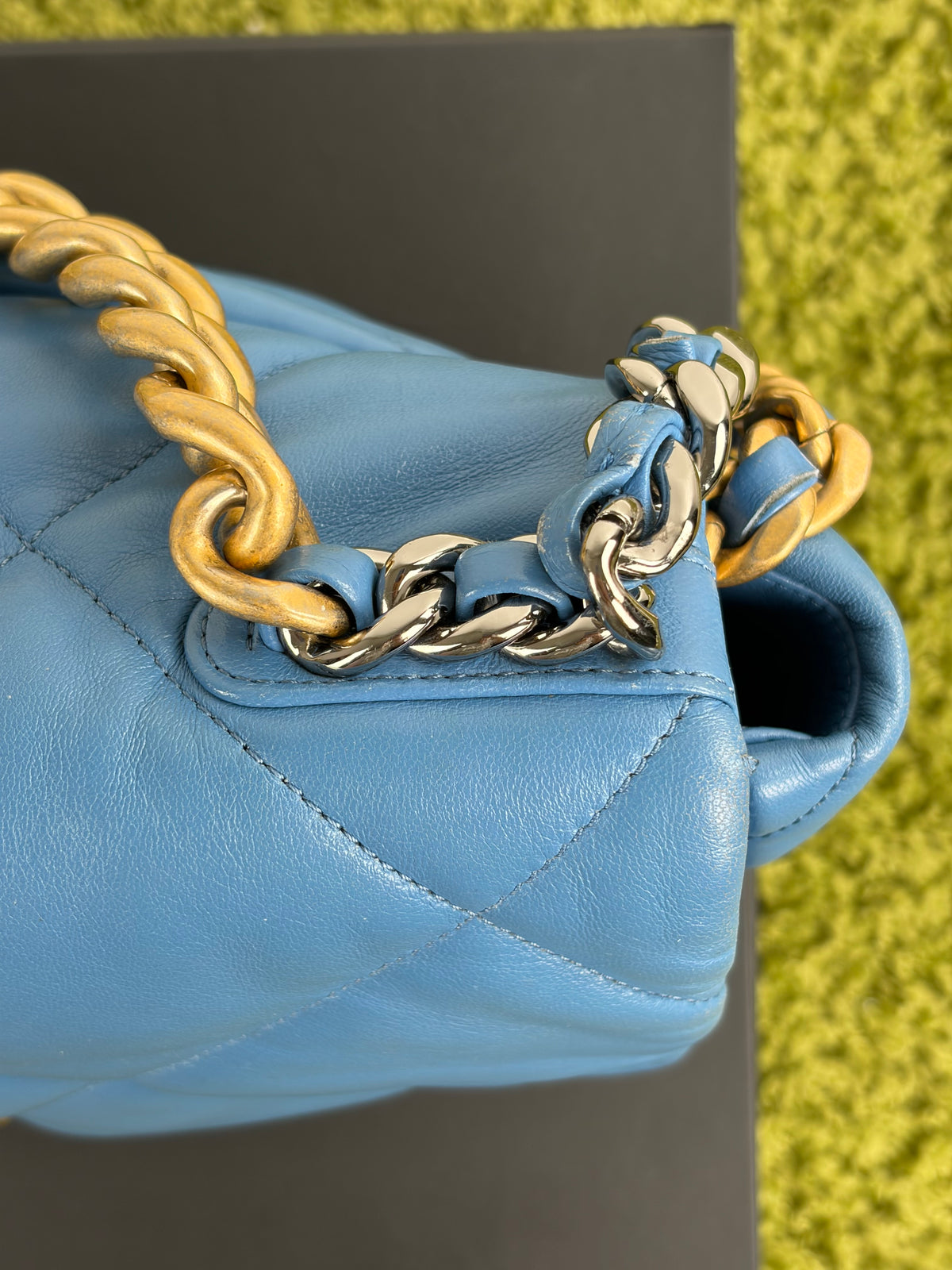 Borsa Chanel 19 Trapuntata in Pelle Azzurra