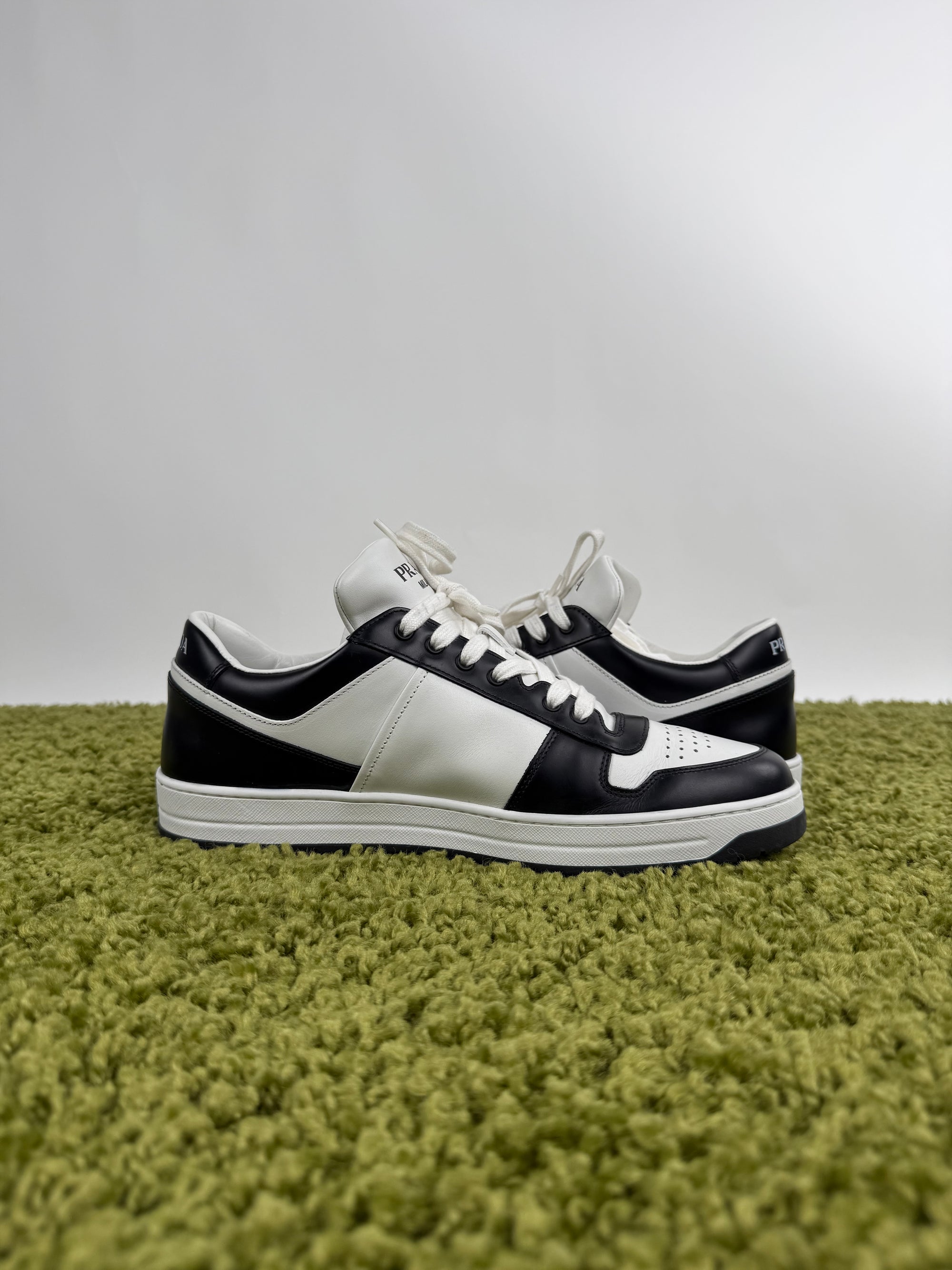 Prada Low sneaker in pelle 43