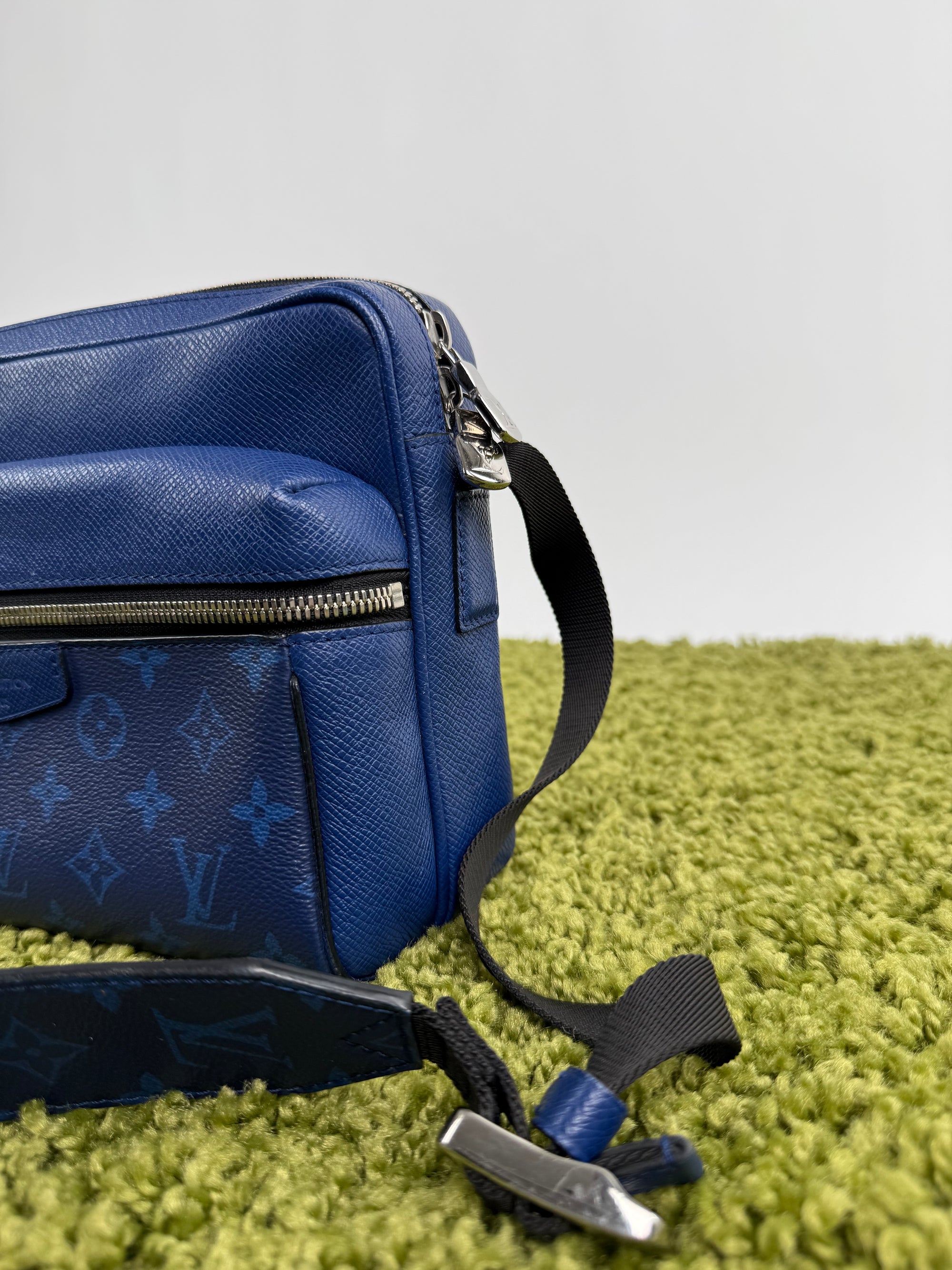 Borsello Outdoor Messenger Louis Vuitton in pelle Blu