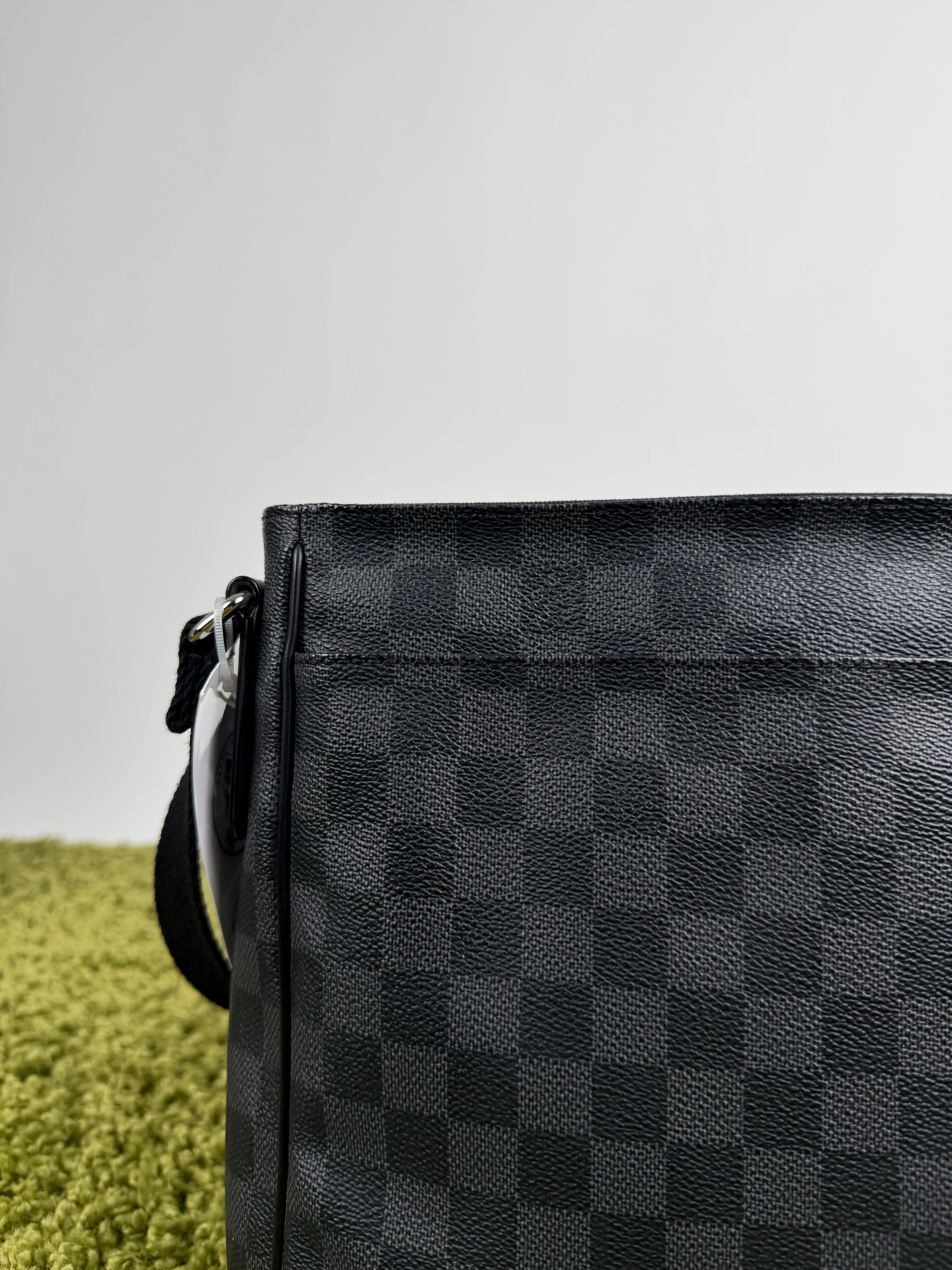 Borsello Messenger District Louis Vuitton Grigio