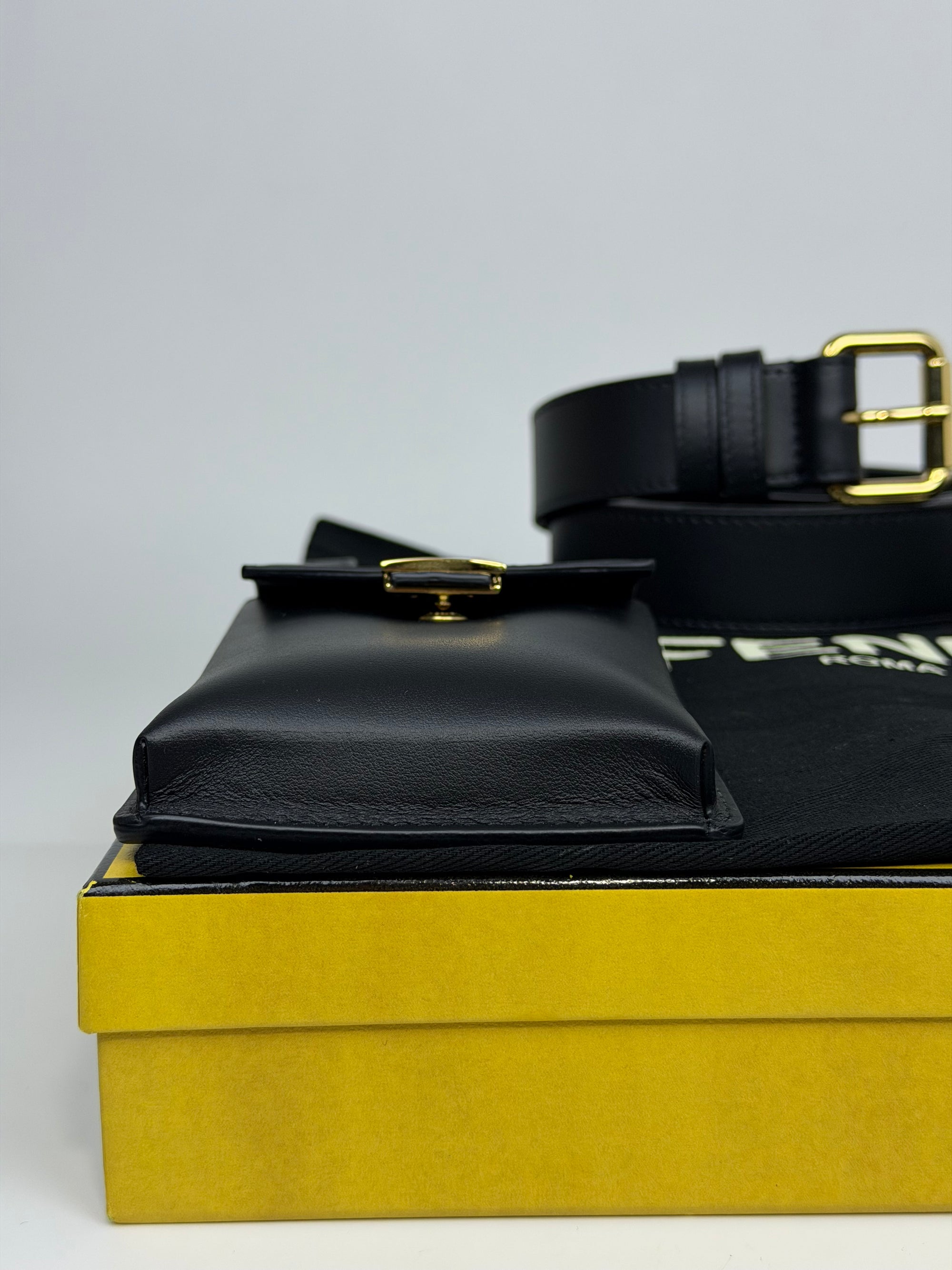 Cintura Fendi con portafogli nera