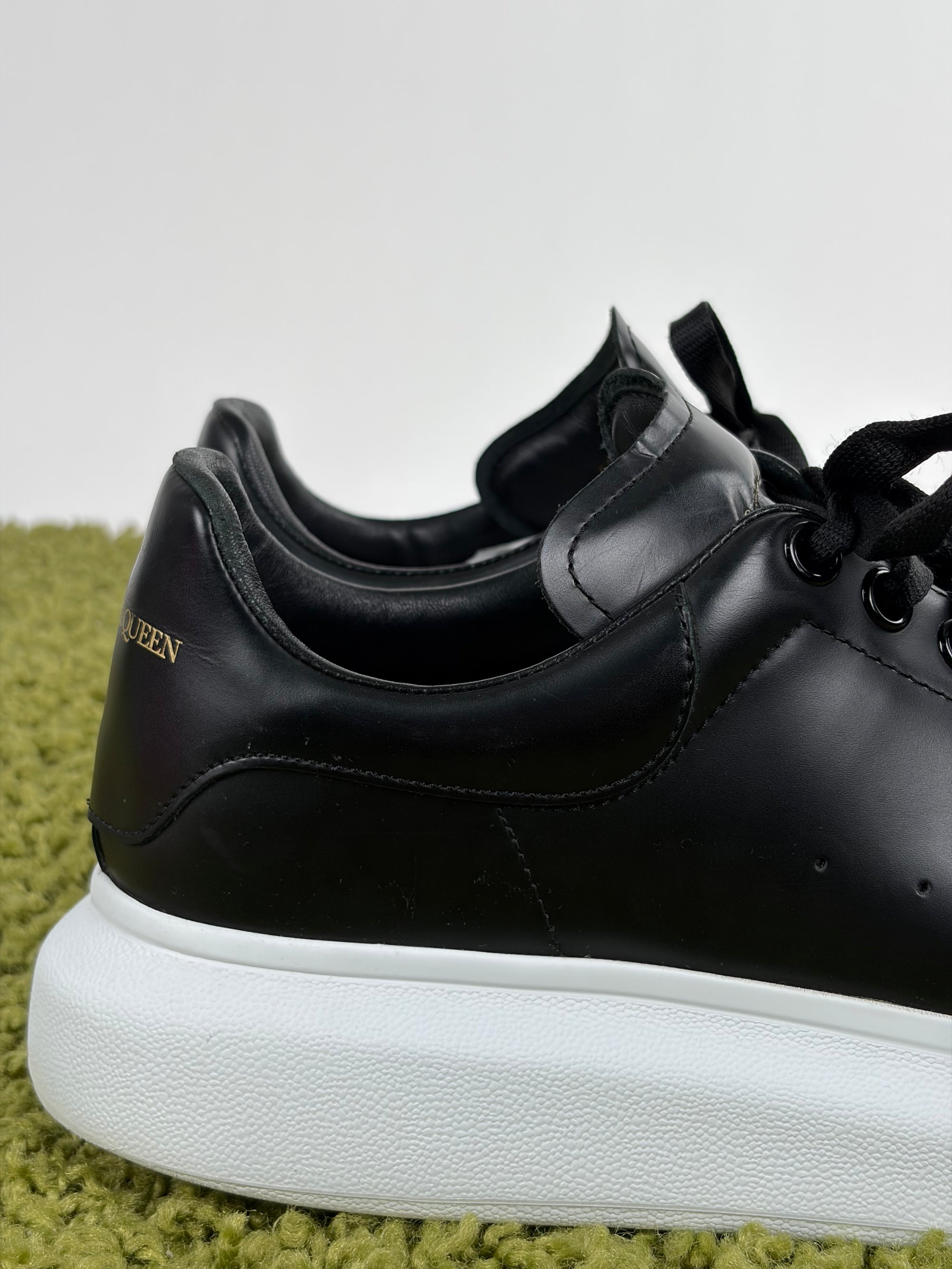 Mcqueen Size 42 nere e bianche