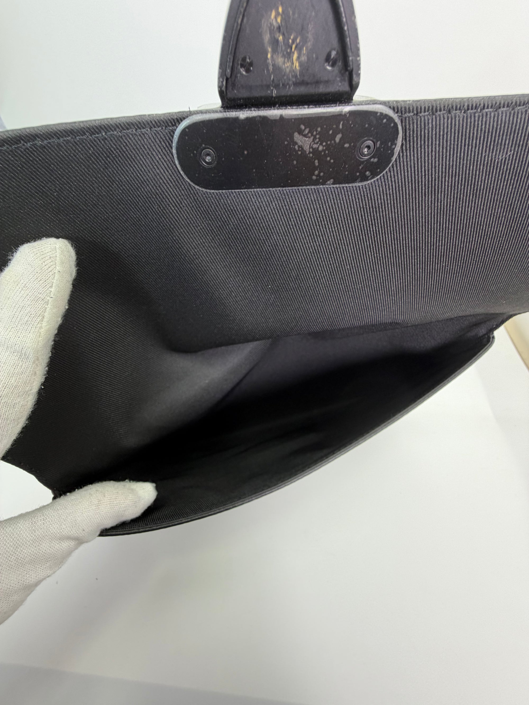 Louis Vuitton pochette lock nera